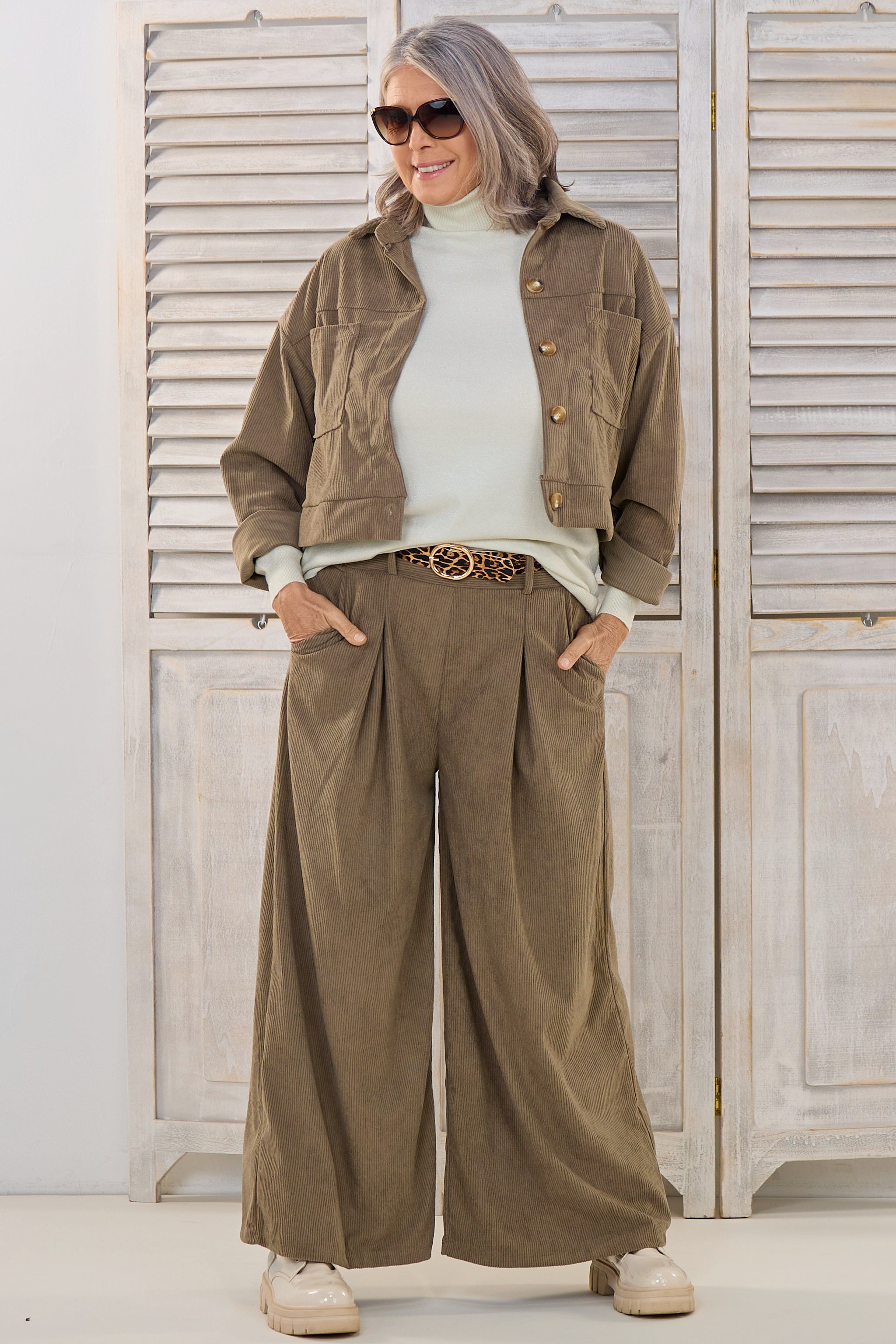 kurze Cord-Hemdjacke, schlamm