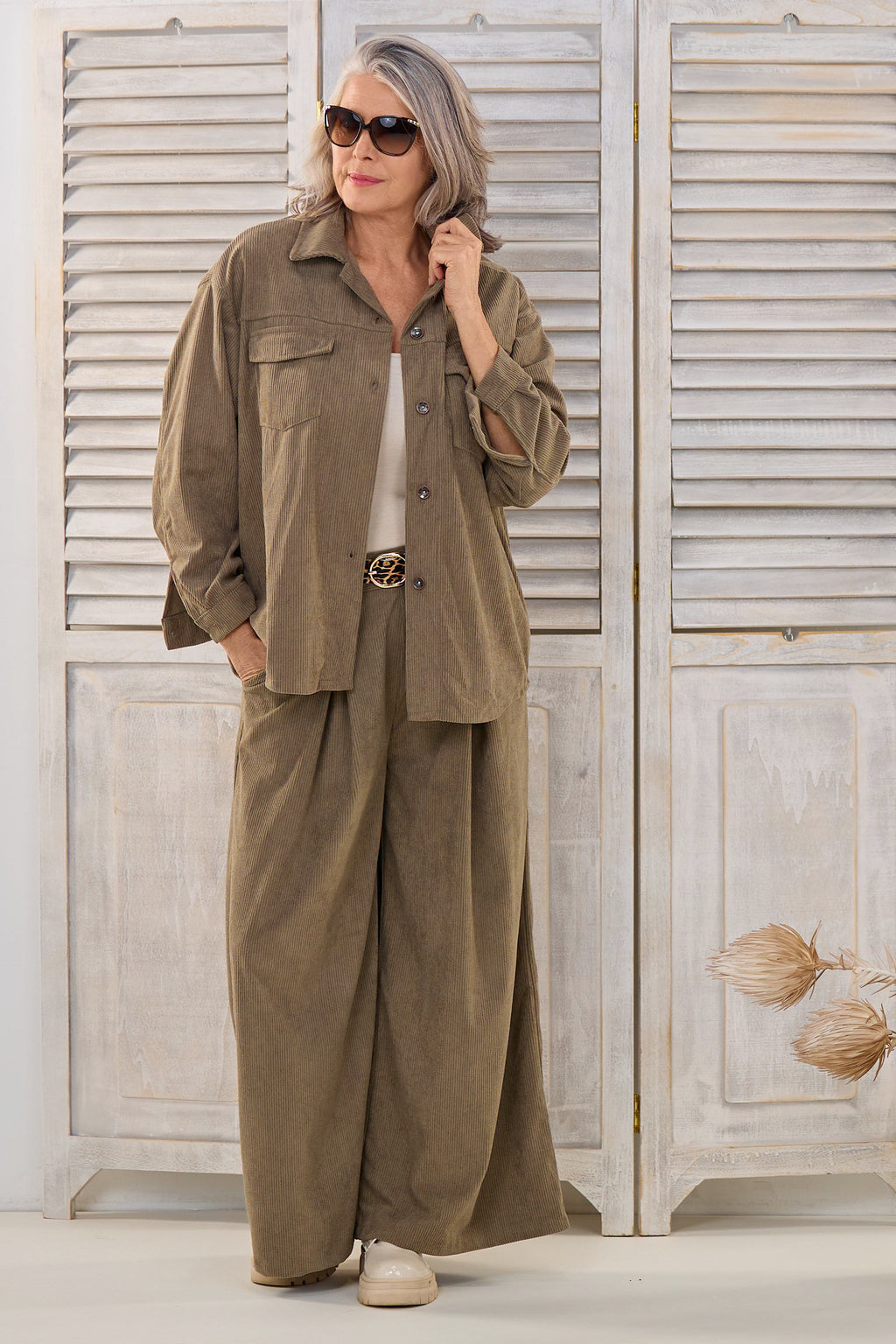 Lange Cord-Hemdjacke, schlamm