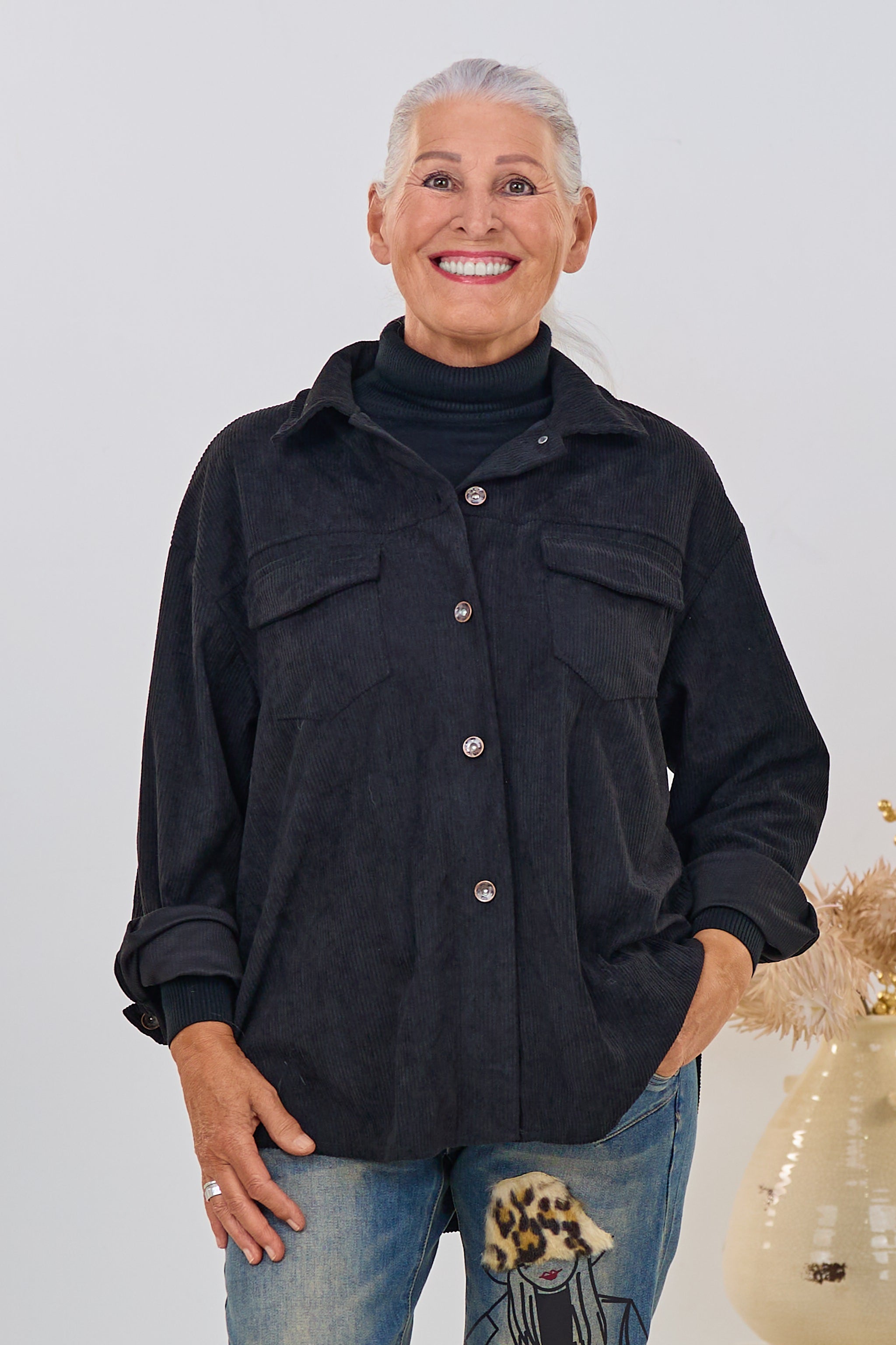 Lange Cord-Hemdjacke, schwarz