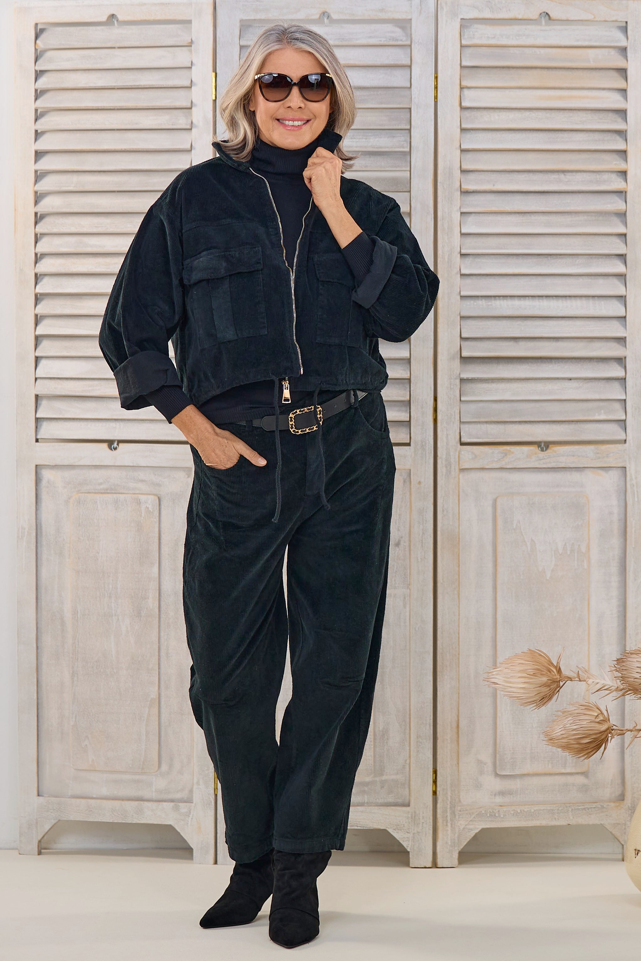 kurze Cordjacke, schwarz