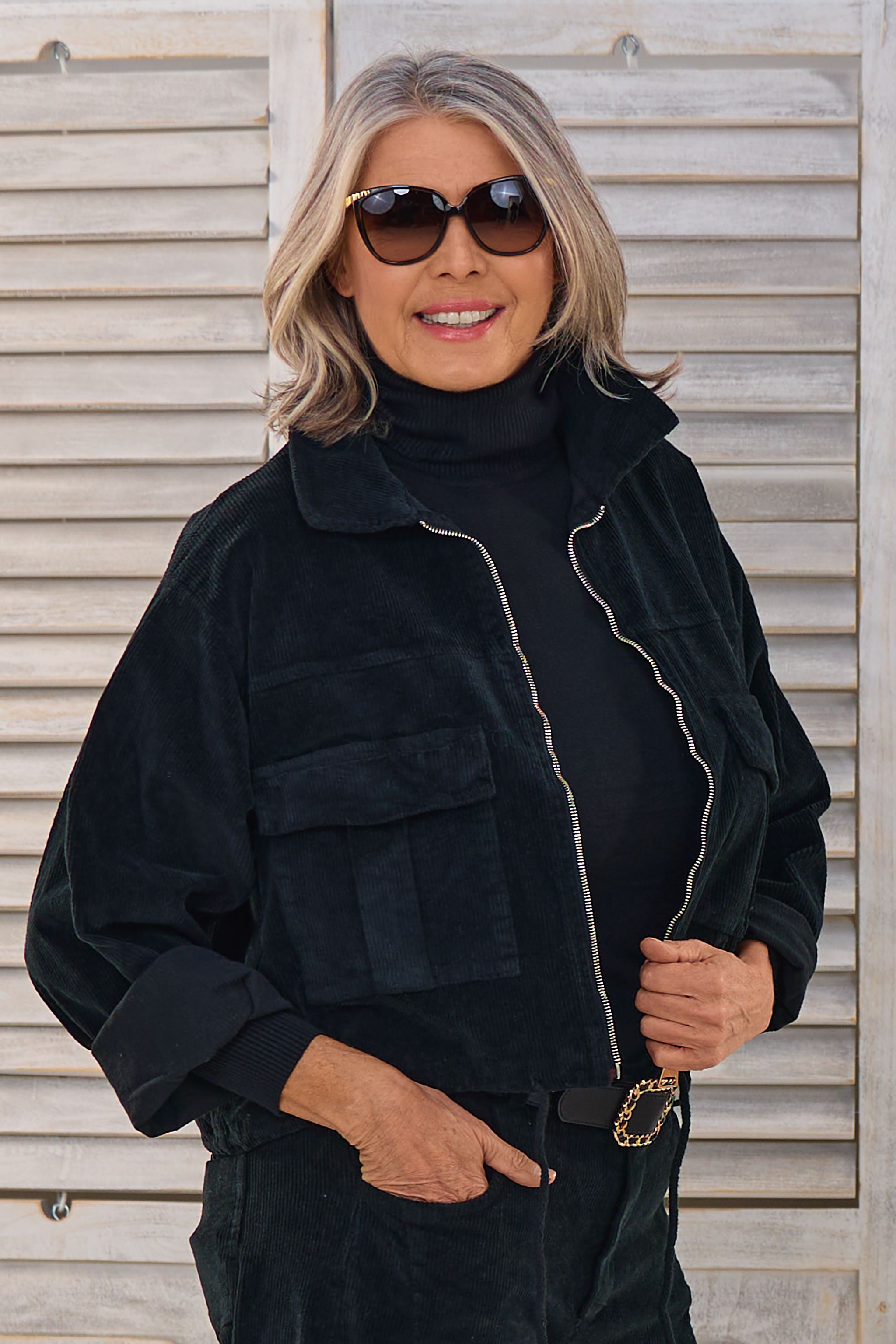 kurze Cordjacke, schwarz
