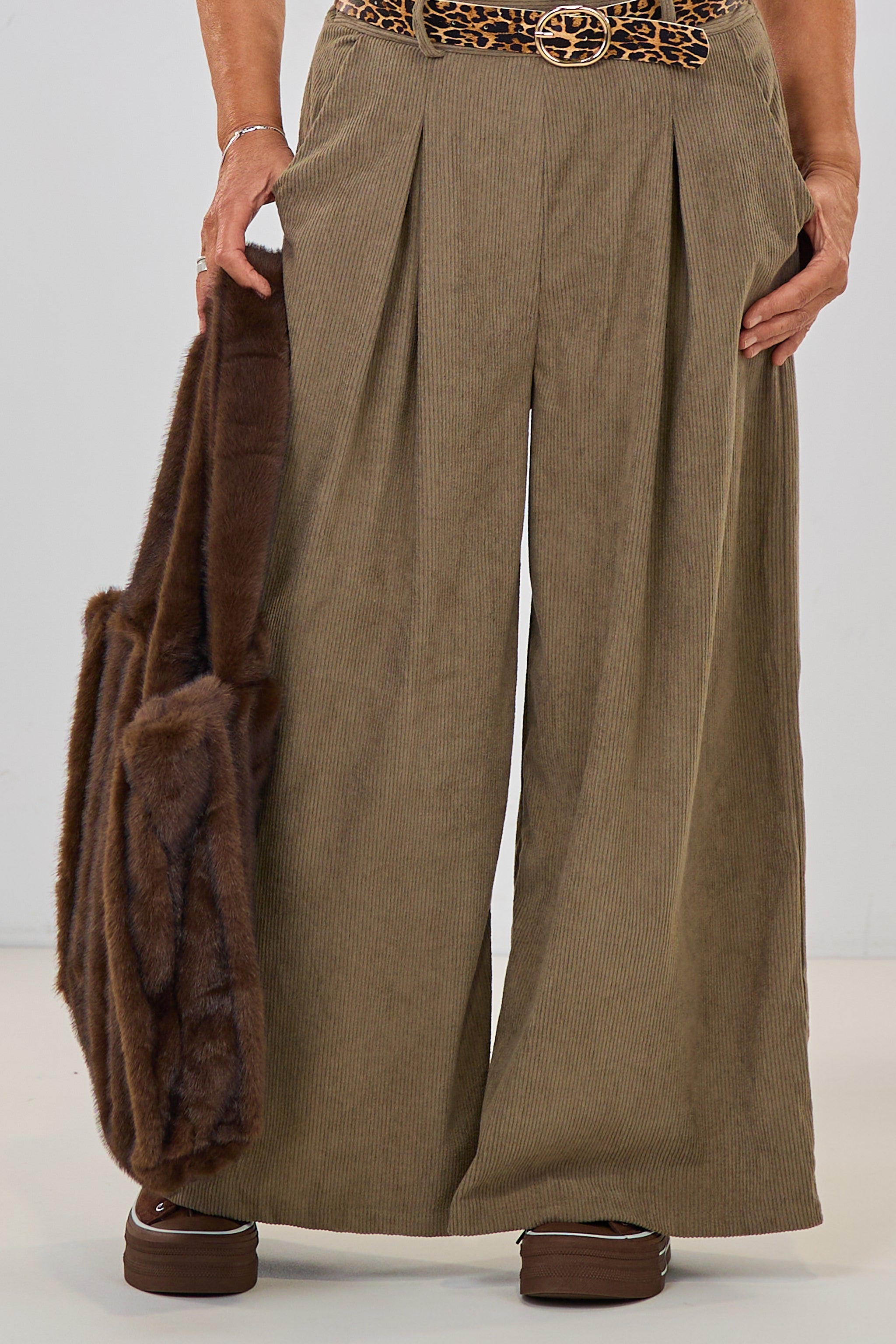 Cordhose super weiten Beinen, schlamm