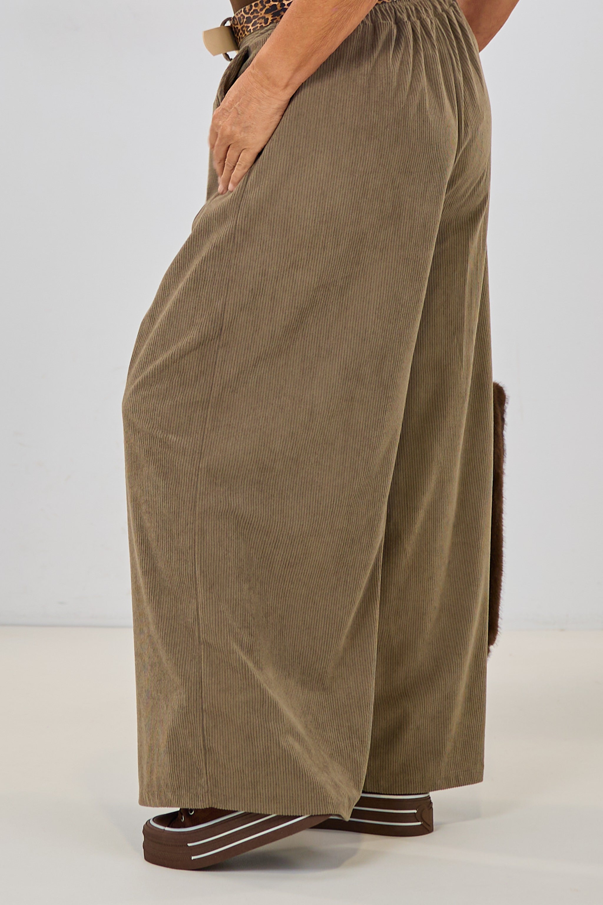 Cordhose super weiten Beinen, schlamm