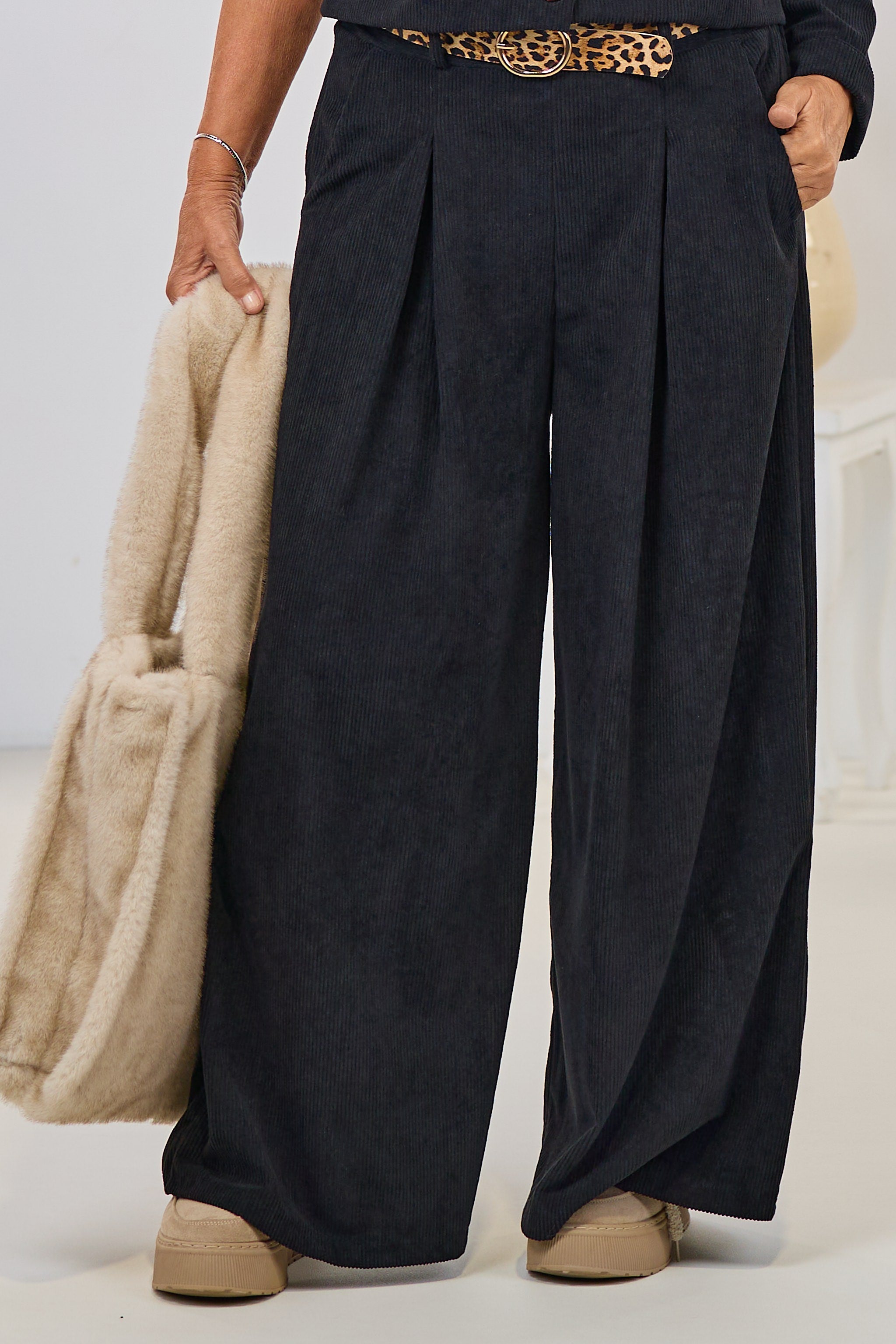 Cordhose super weiten Beinen, schwarz