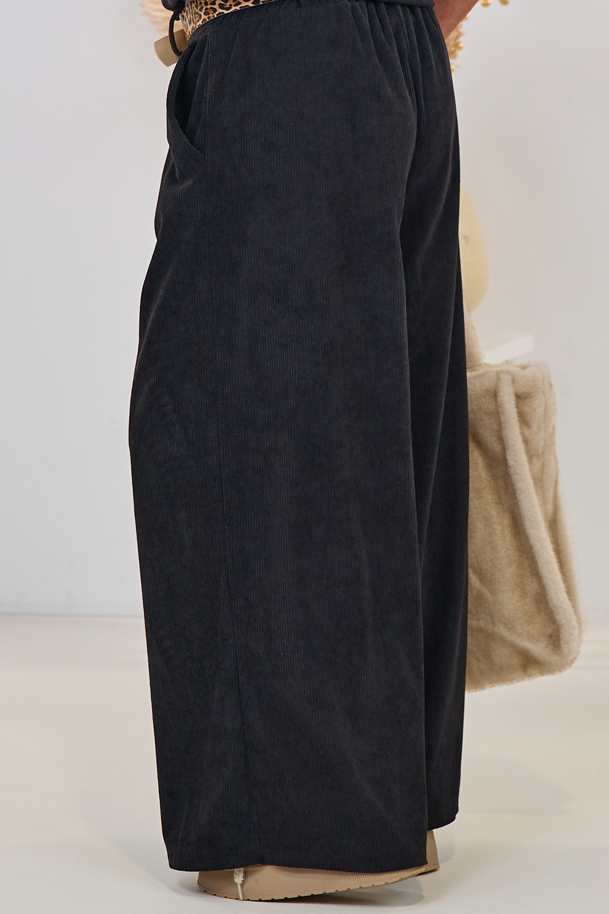 Cordhose super weiten Beinen, schwarz