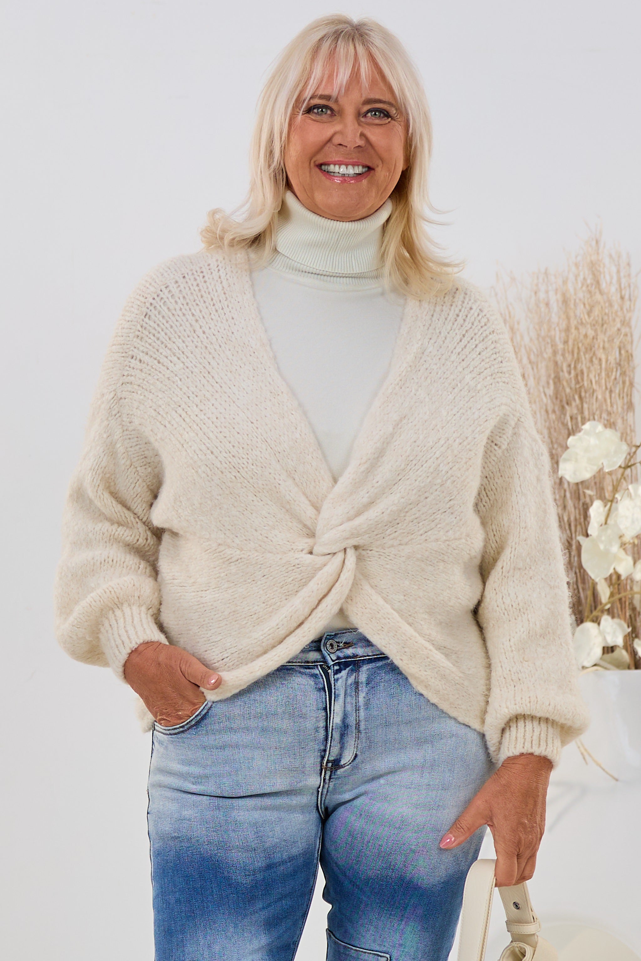 Pulli mit raffiniertem Vorderteil, hell beige
