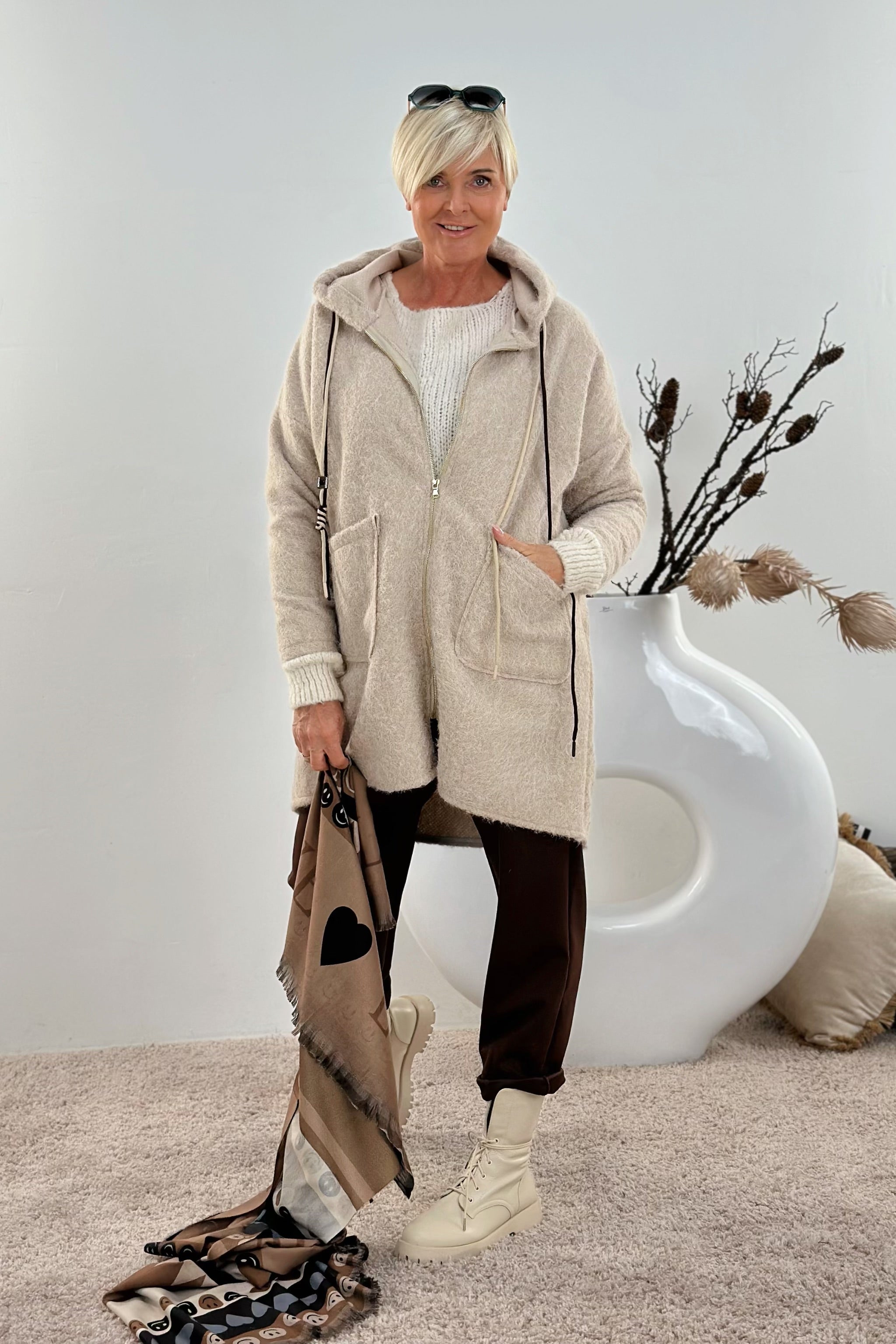 Leichte Kapuzenjacke in Woll-Optik, beige