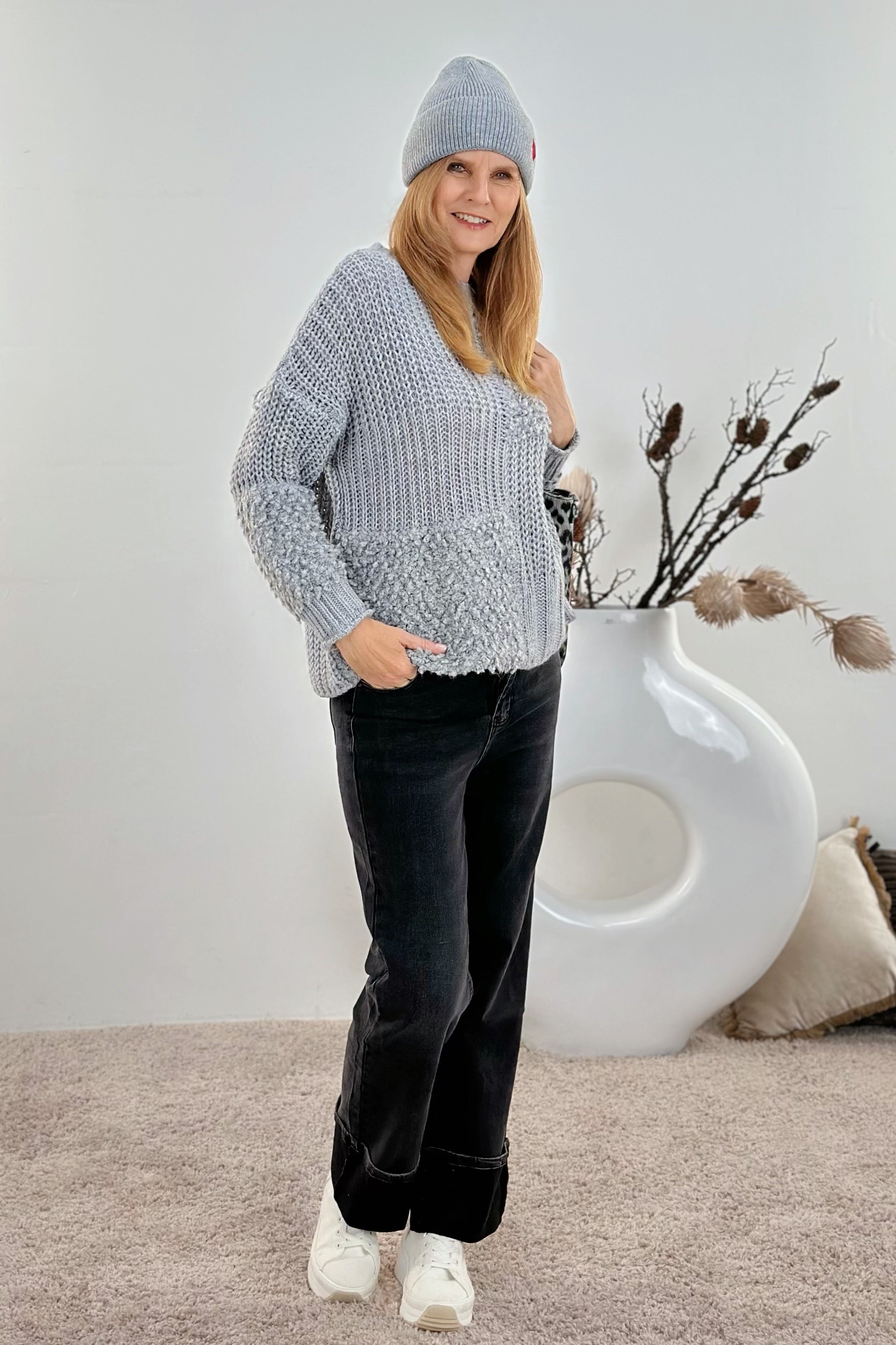 Strickpulli mit Bouclé und Patentmuster, grau
