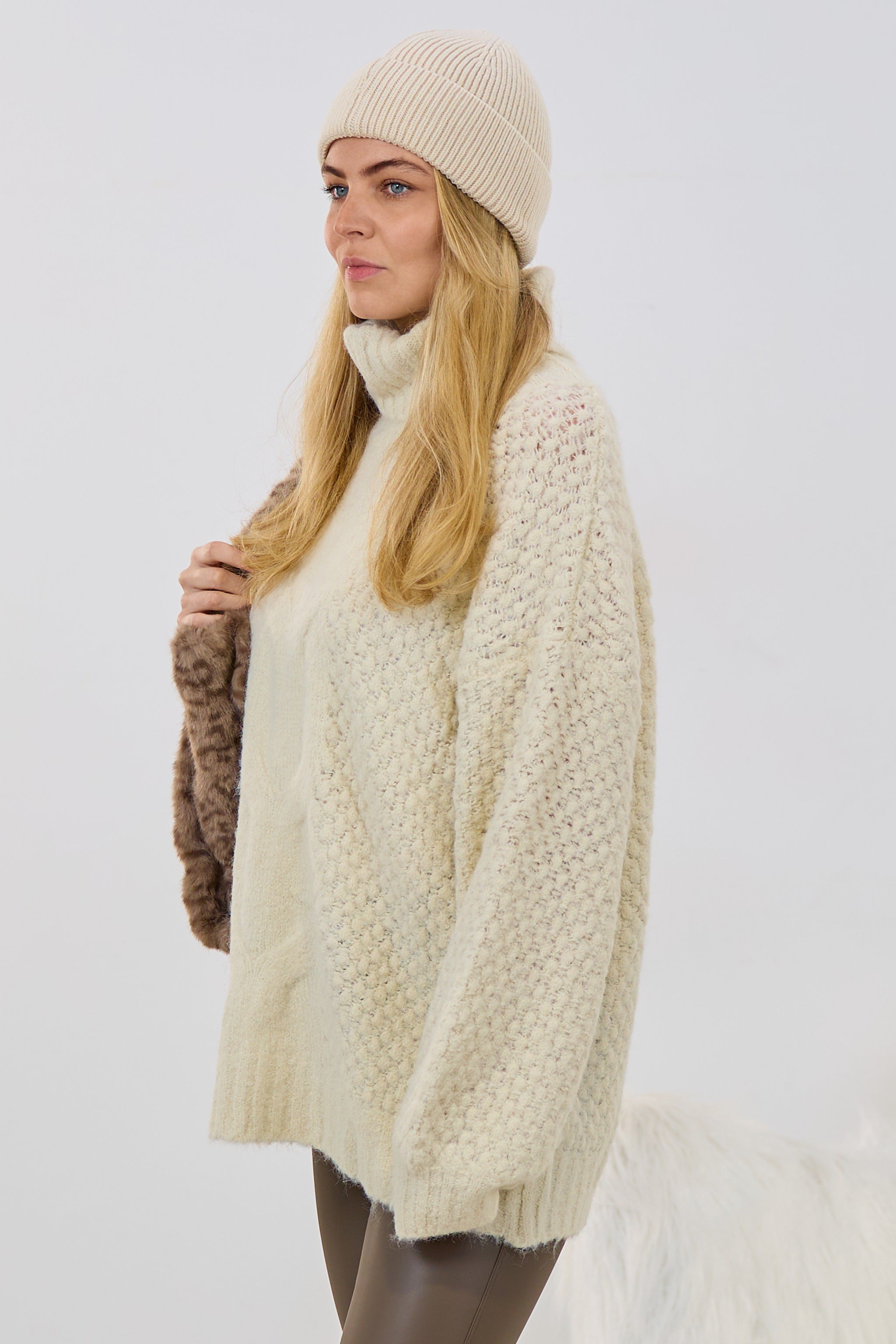 Longpullover mit Rollkragen, creme