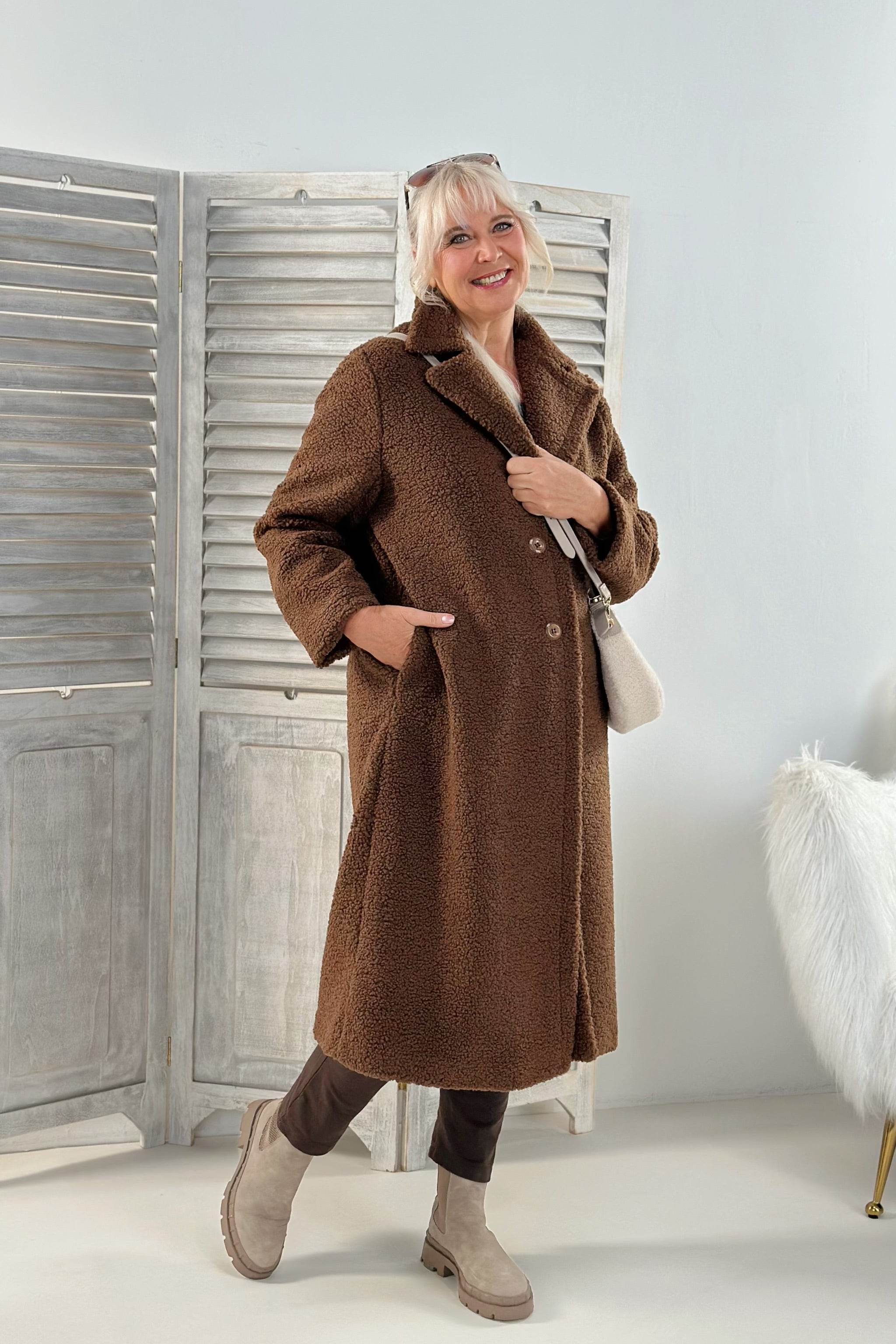 langer Teddymantel mit Revers, braun