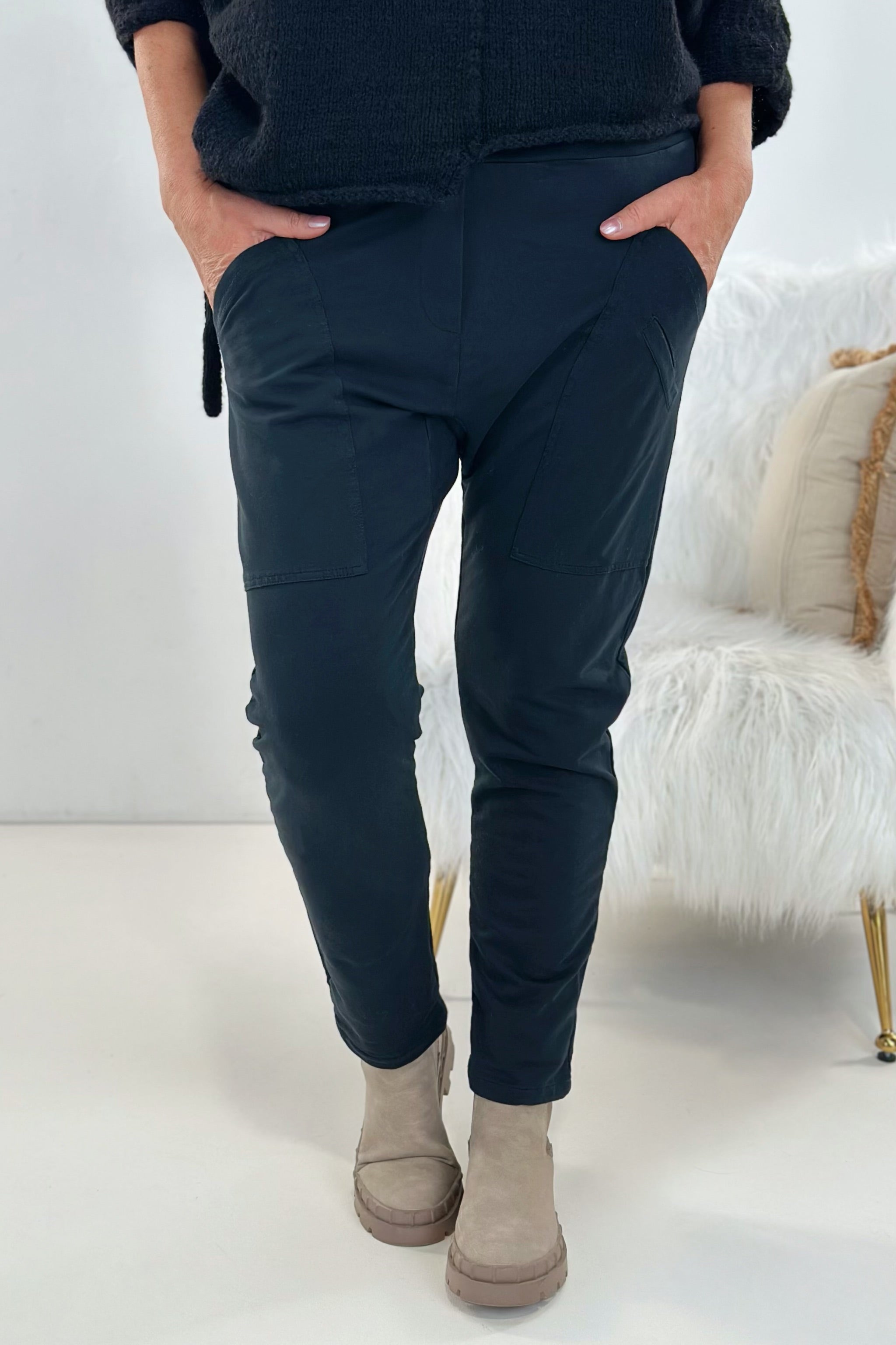 Joggpants mit großen Taschen, schwarz