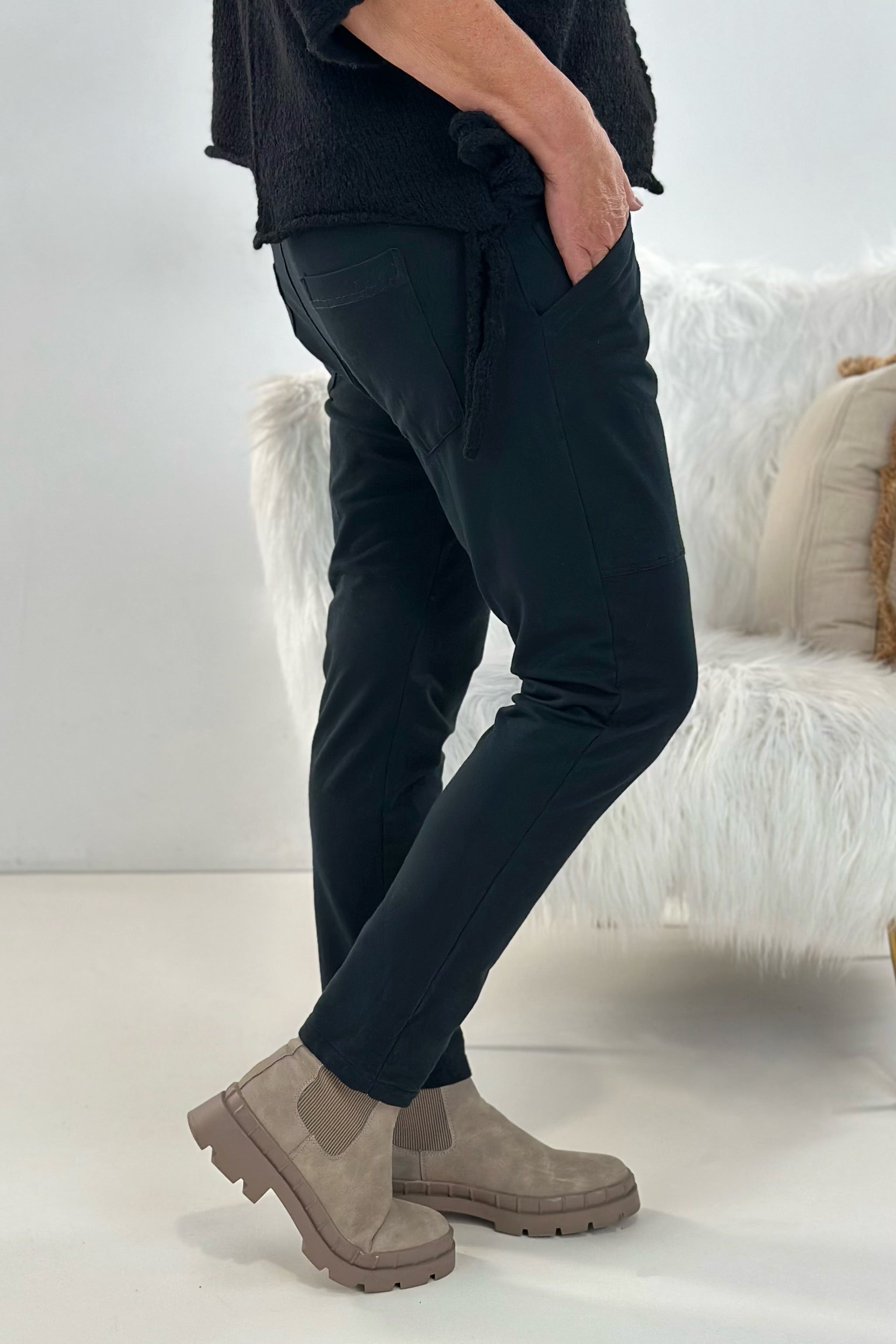 Joggpants mit großen Taschen, schwarz