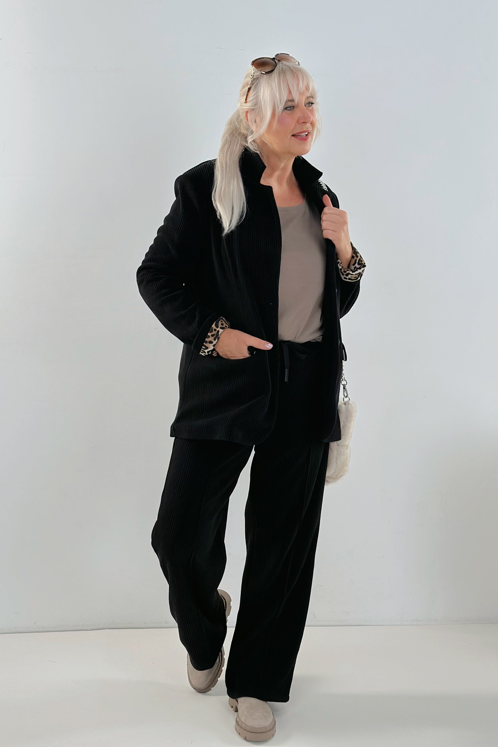 Cord Blazer mit Leo-Futter, schwarz