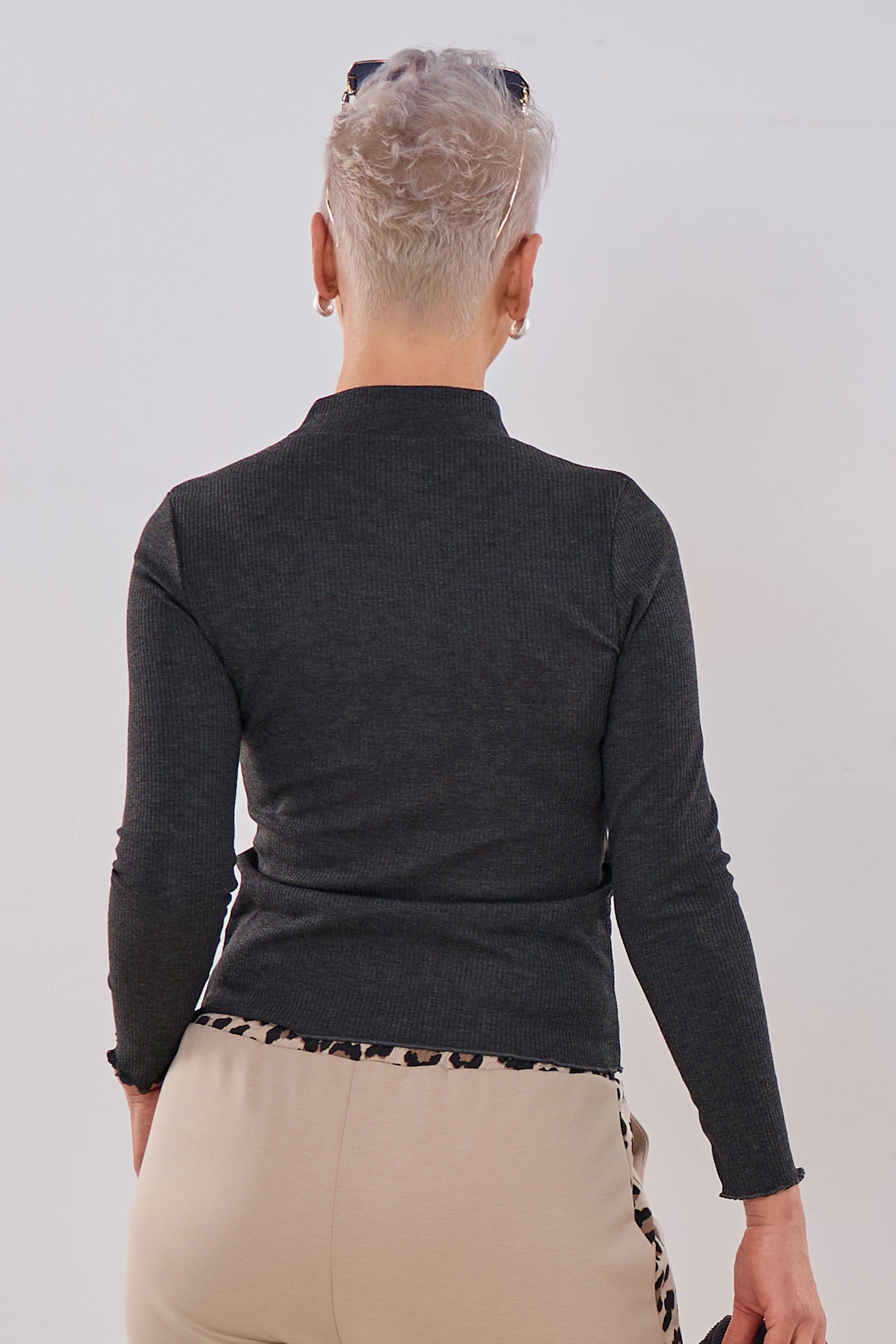 Geripptes Shirt mit Turtleneck, anthrazit