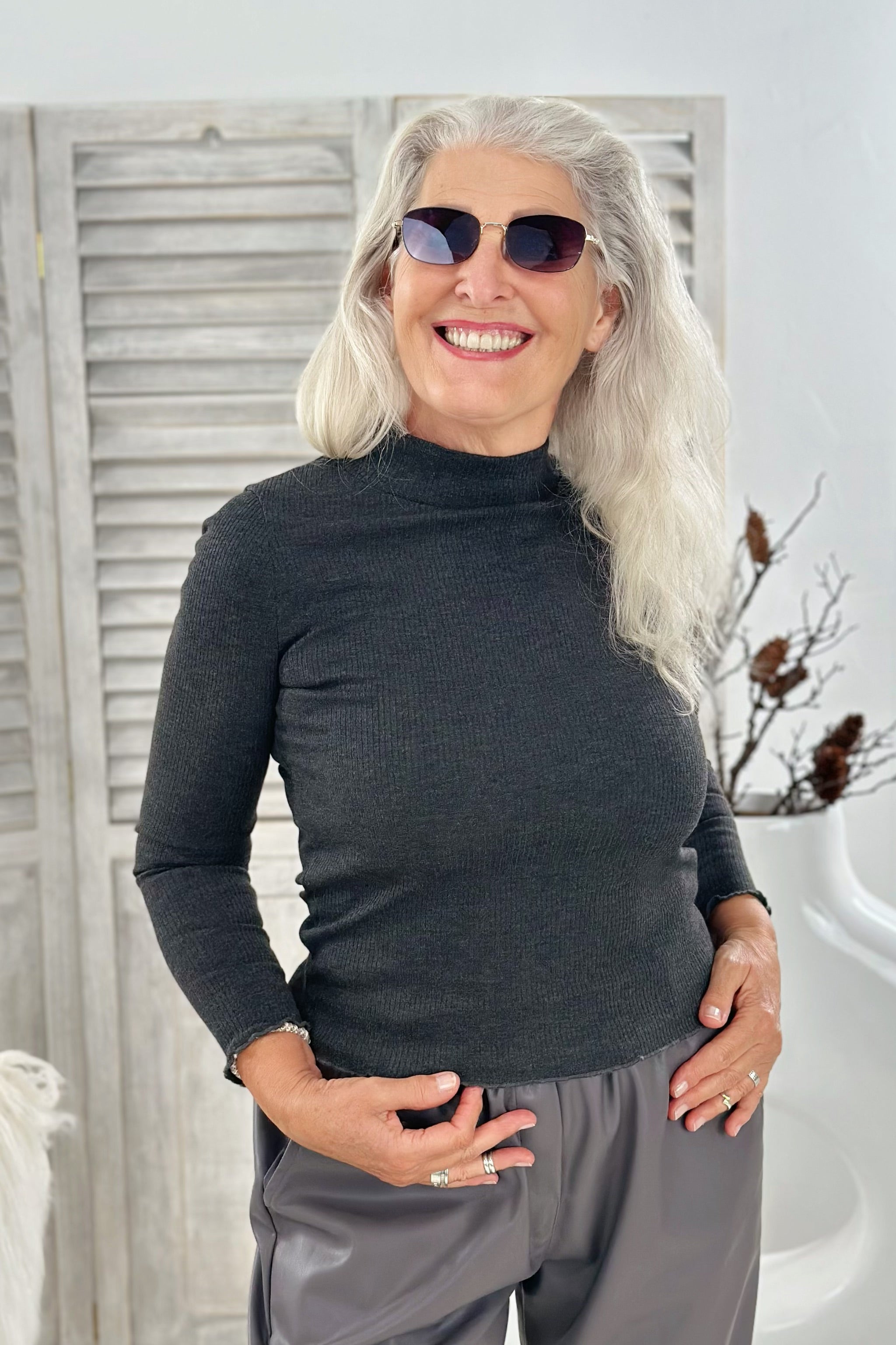 Geripptes Shirt mit Turtleneck, anthrazit