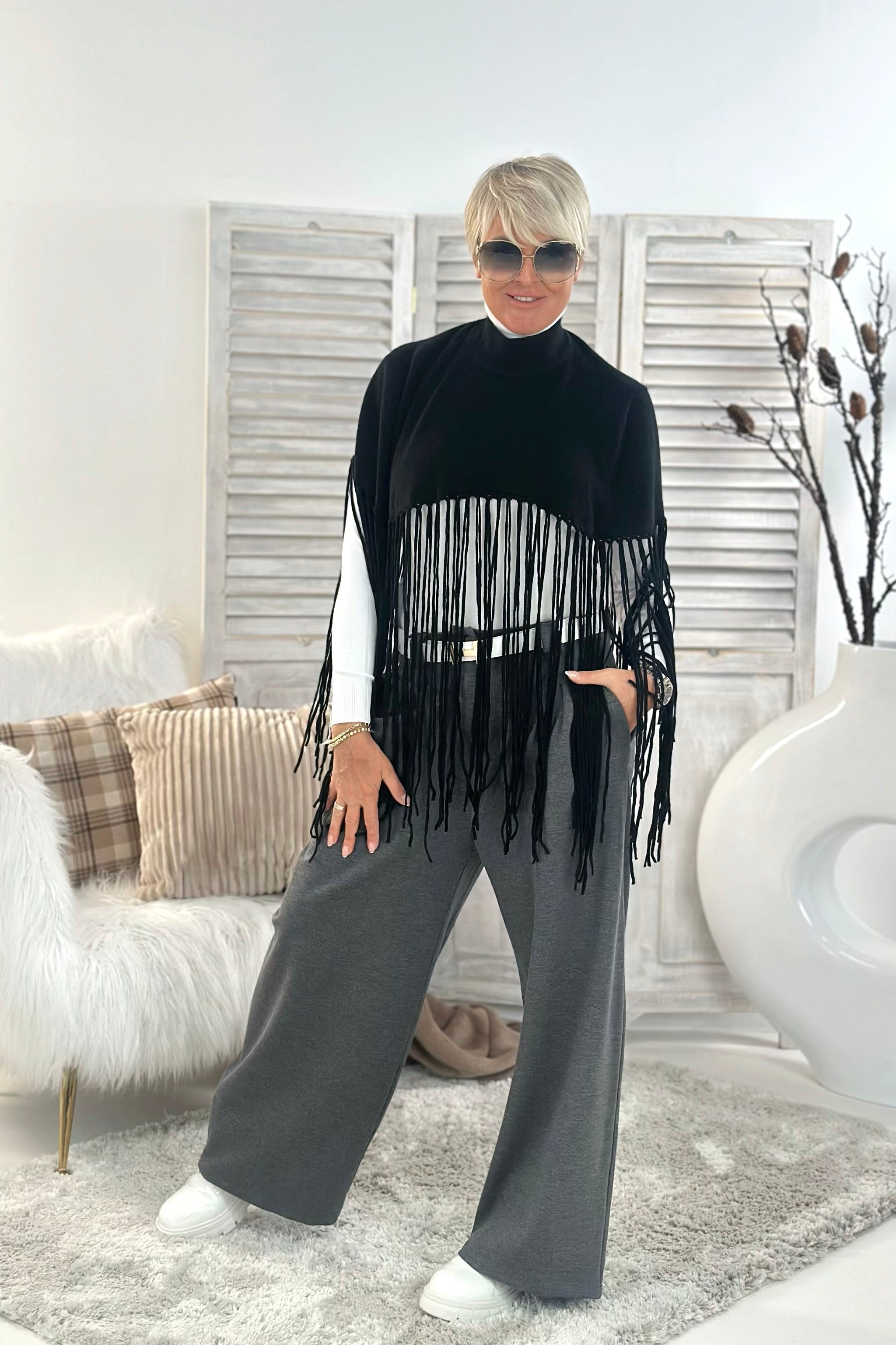 Poncho/Sweater, black