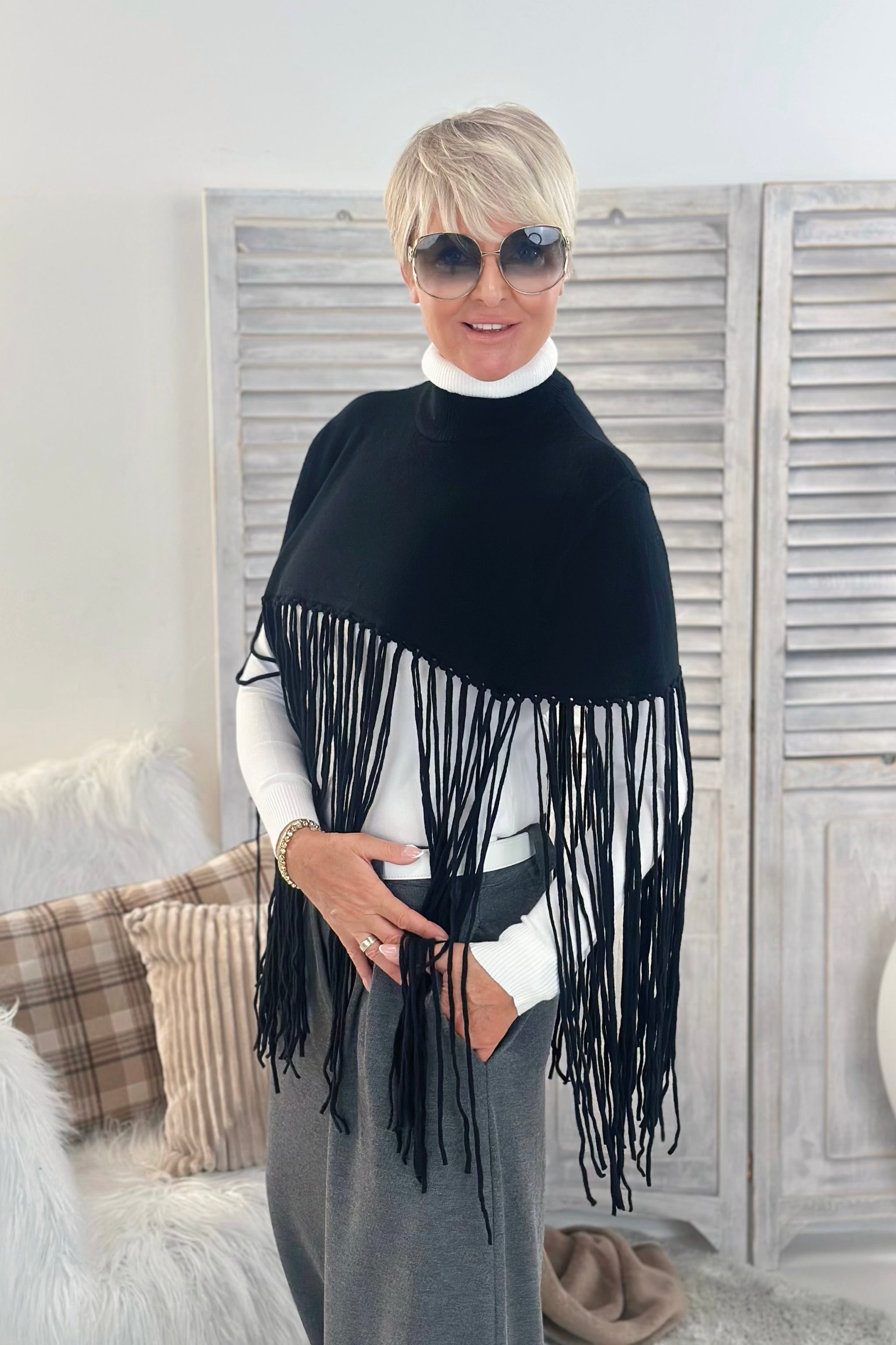 Poncho/Sweater, black