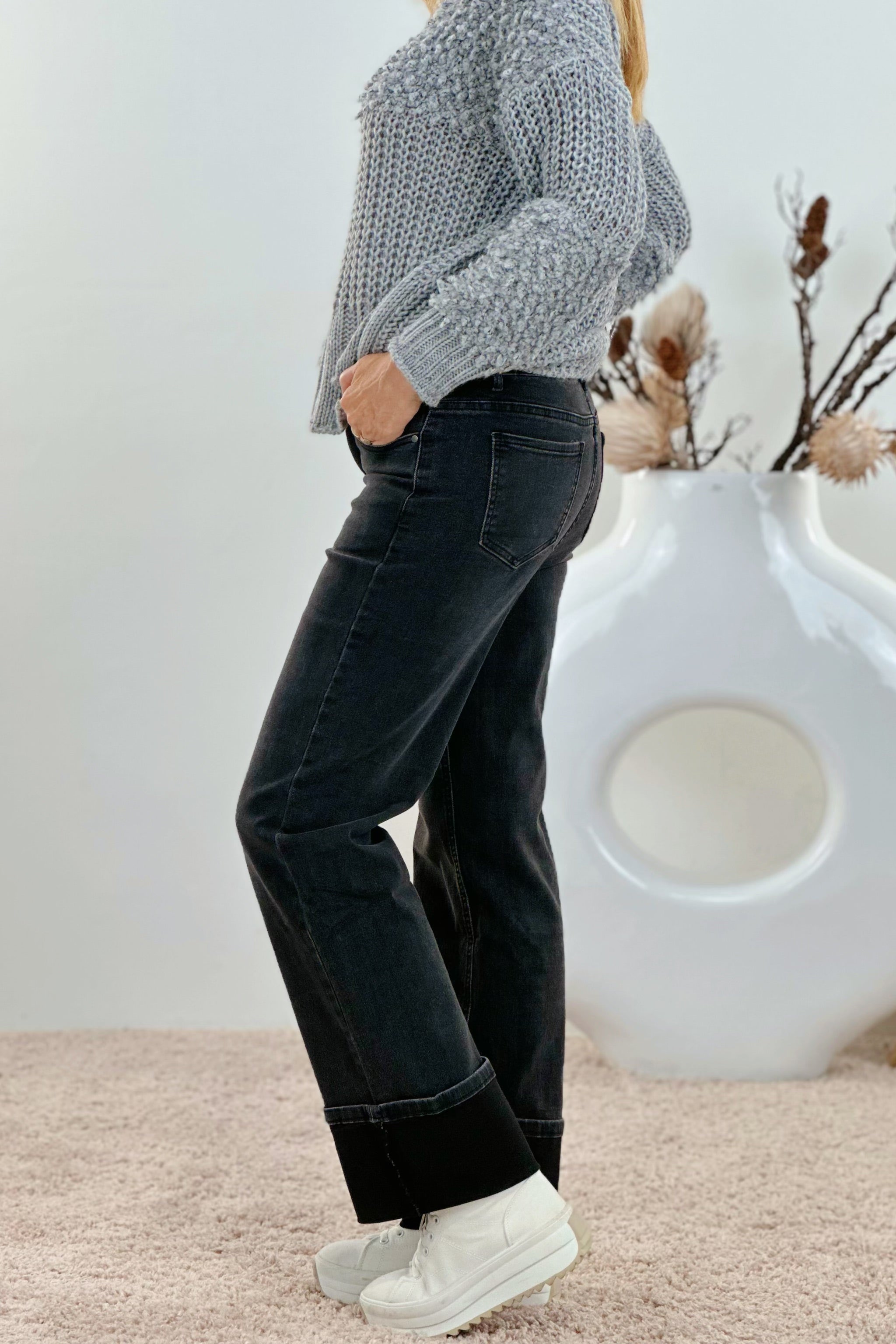 Jeans mit breitem Aufschlag, schwarz-stonewashed