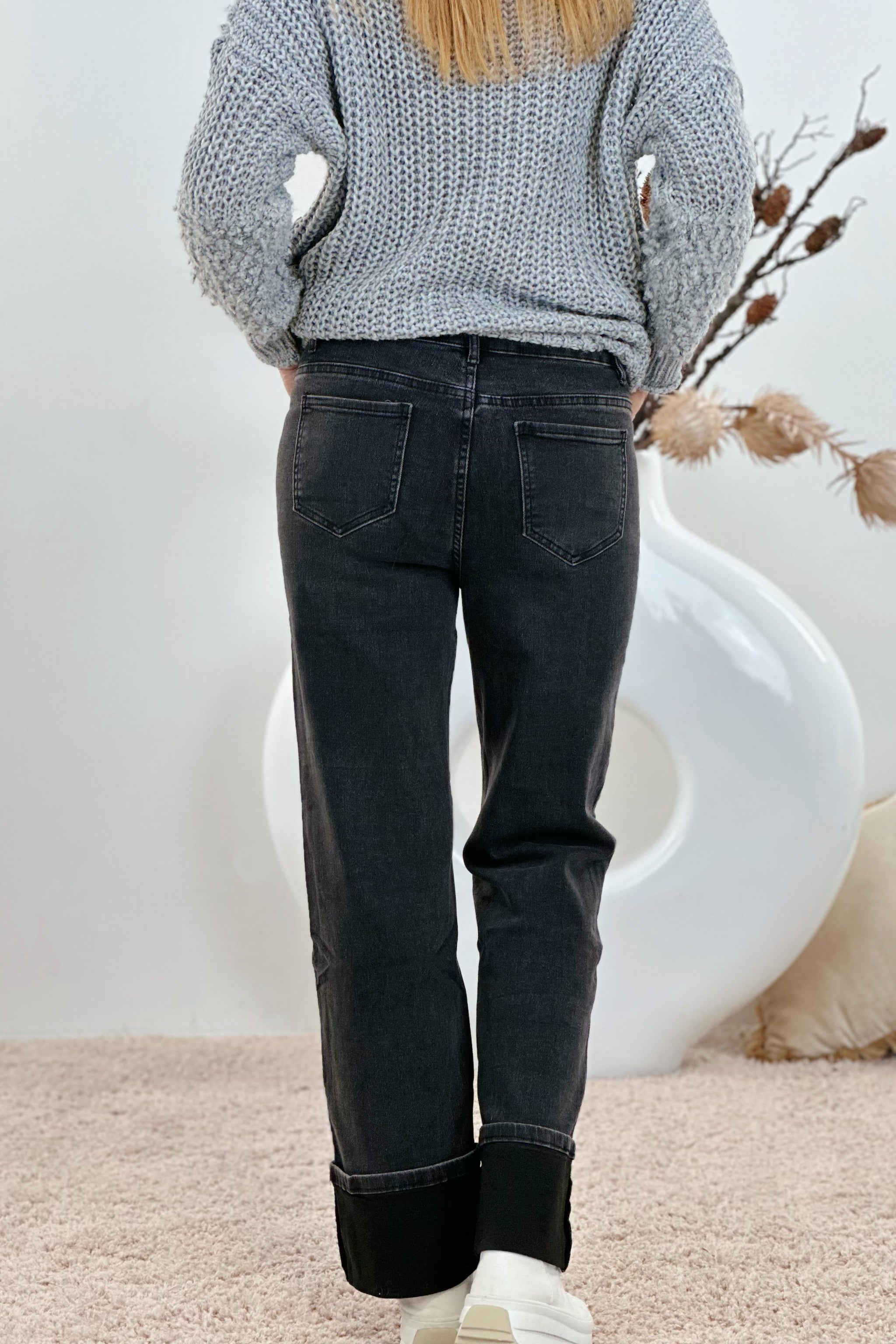 Jeans mit breitem Aufschlag, schwarz-stonewashed