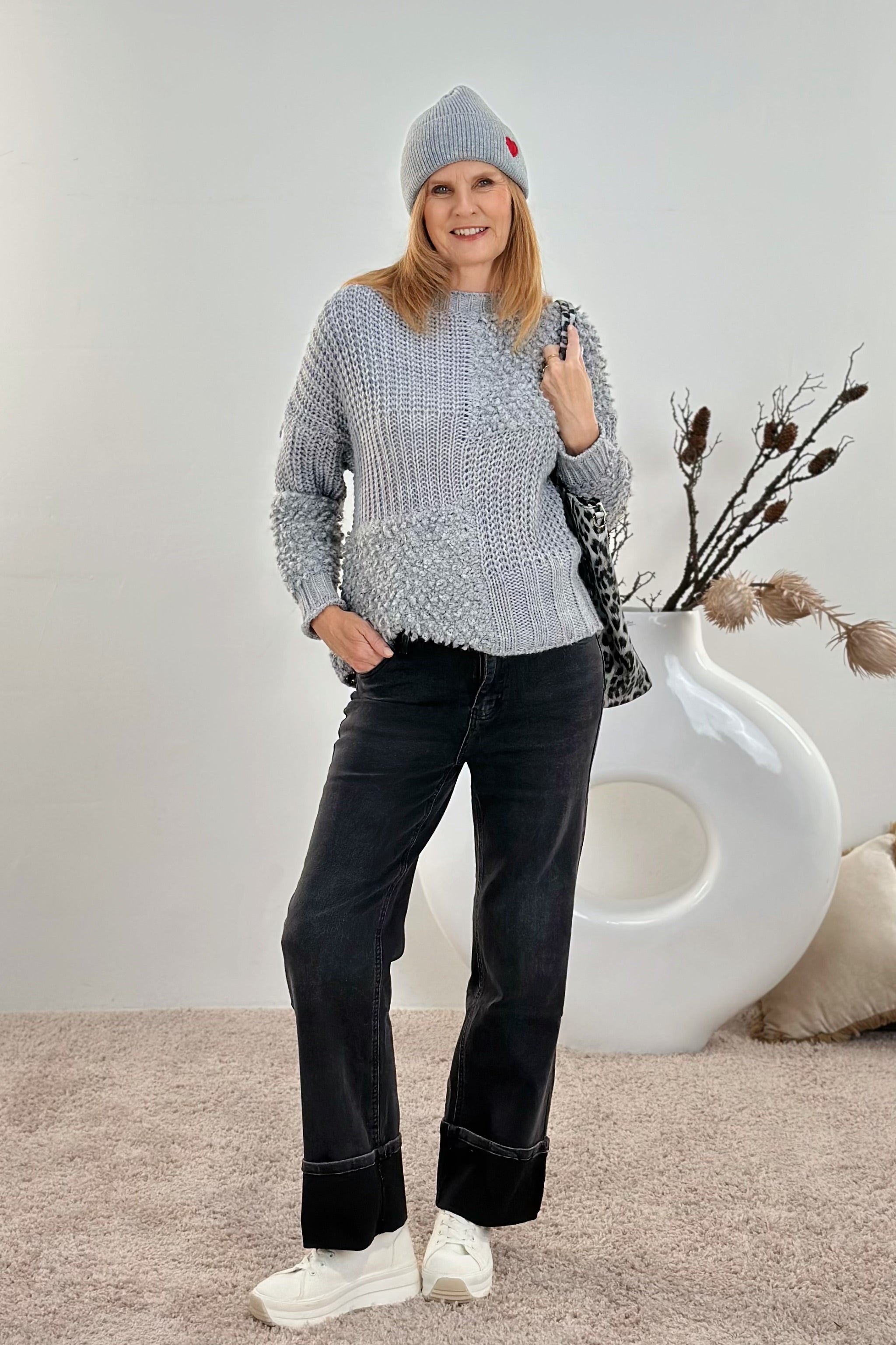 Jeans mit breitem Aufschlag, schwarz-stonewashed