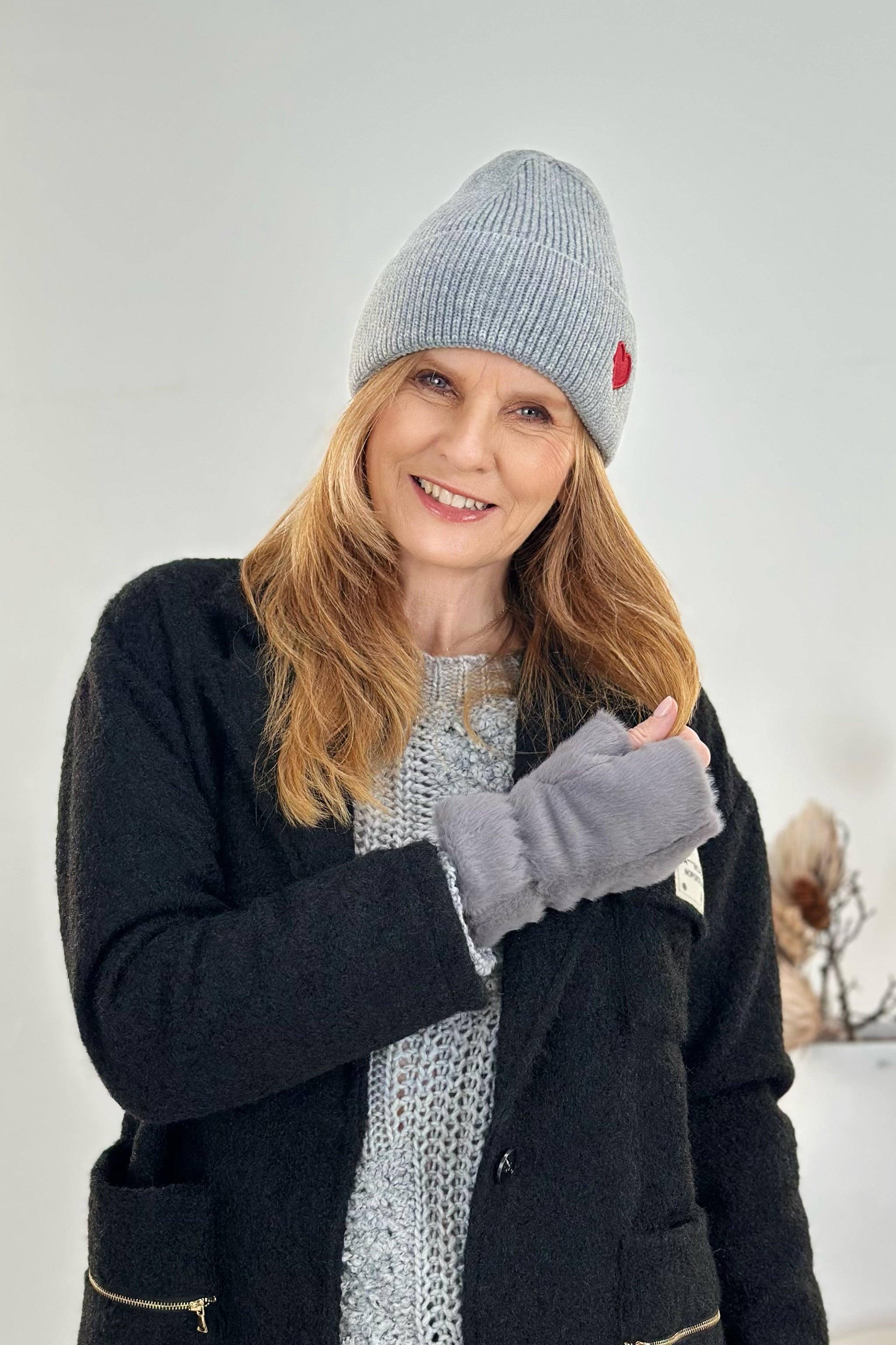 Fingerlose Handschuhe in Felloptik, grau