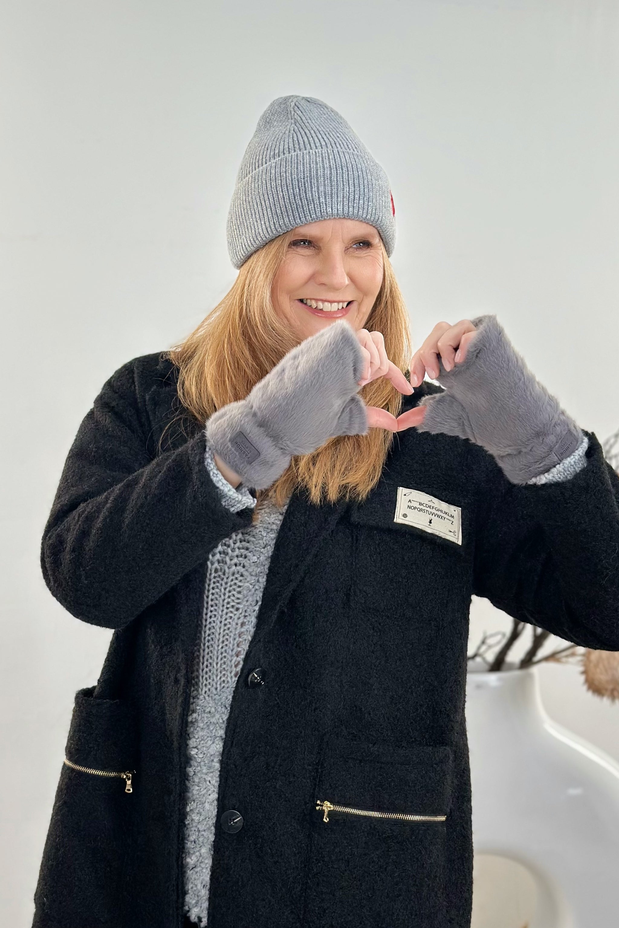 Fingerless gloves in fur look, grey