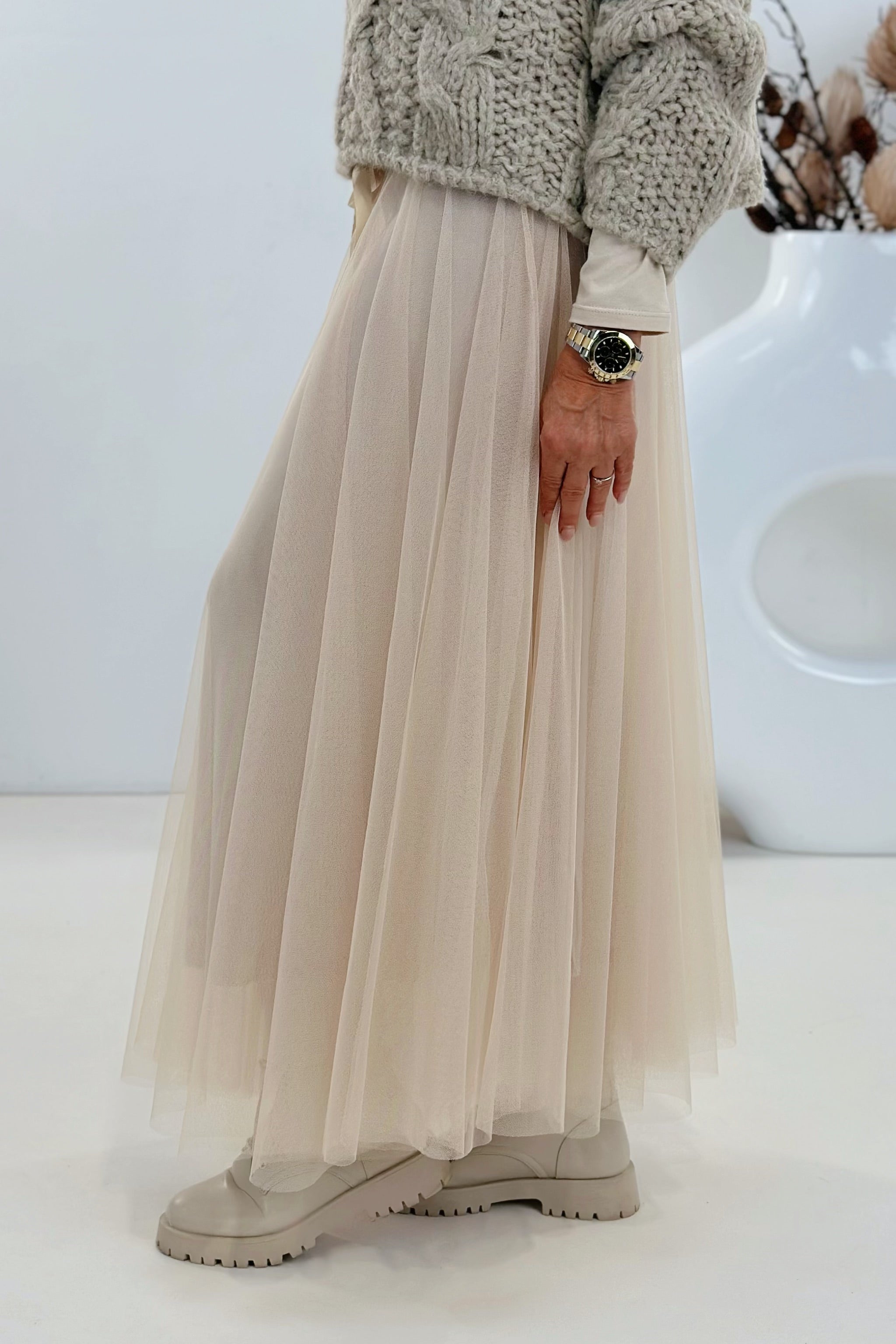 Tüllrock mit seidiger Zierschleife, beige