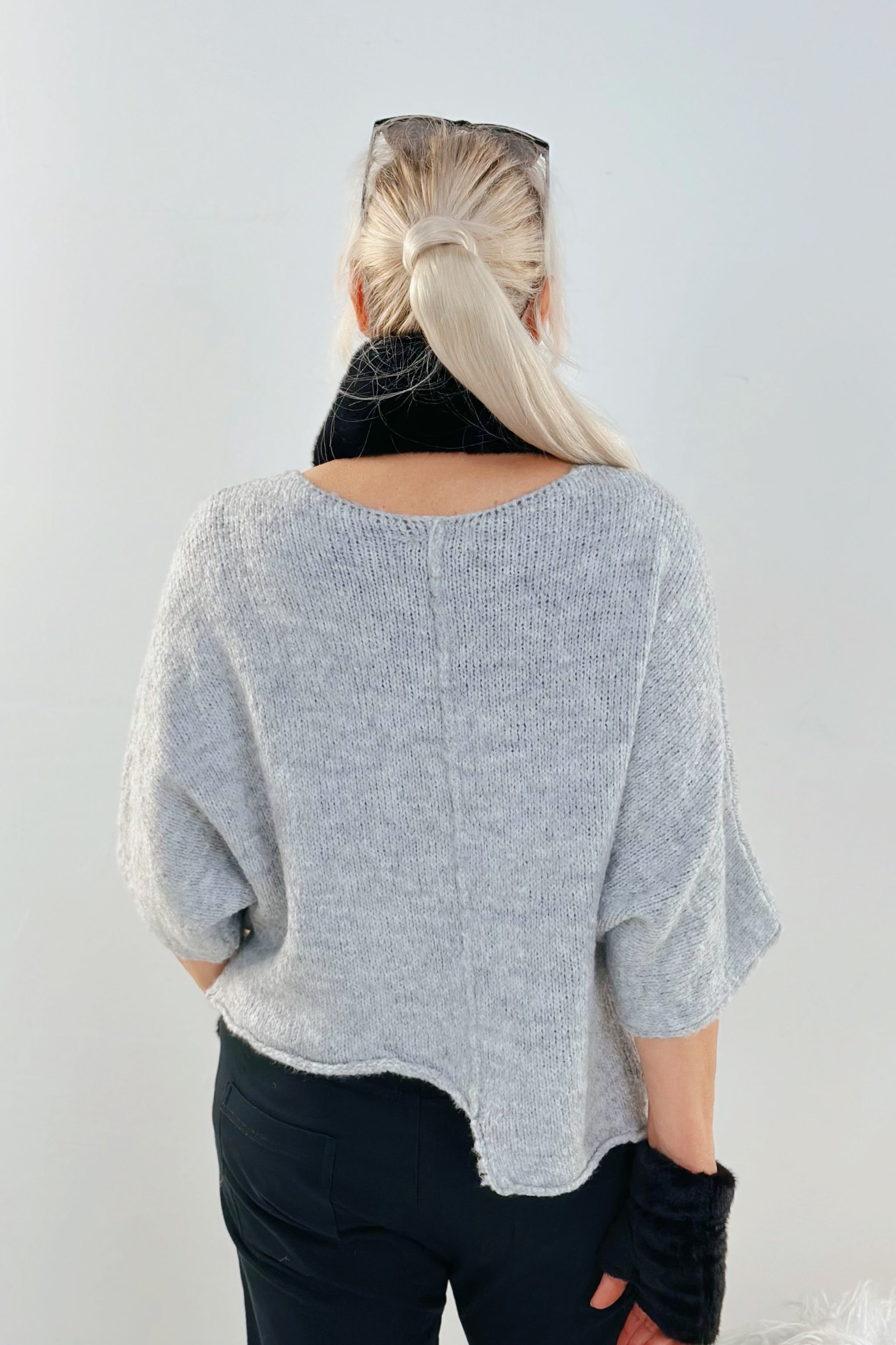 Asymmetrischer Strickpulli, grau