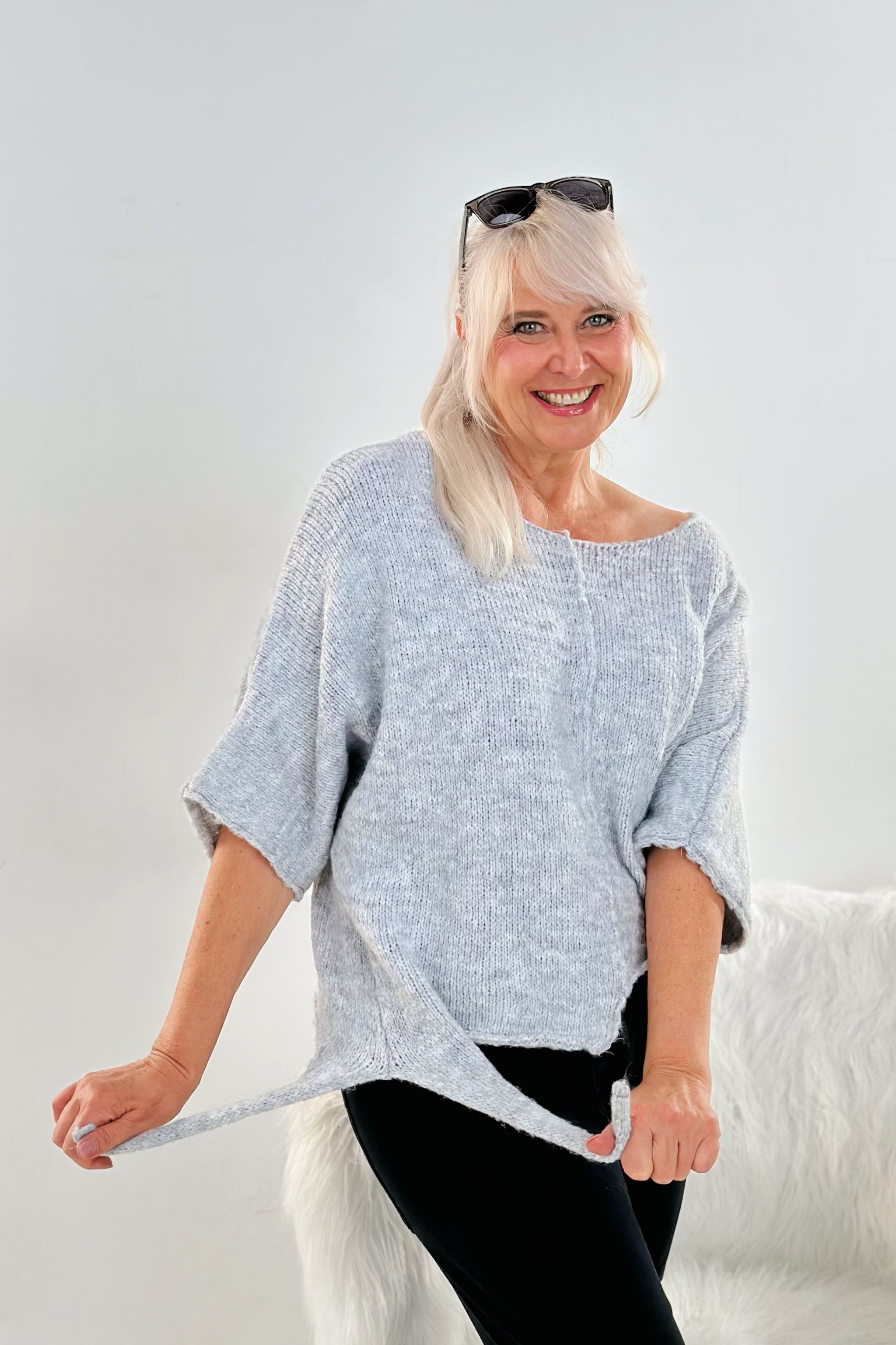 Asymmetrischer Strickpulli, grau