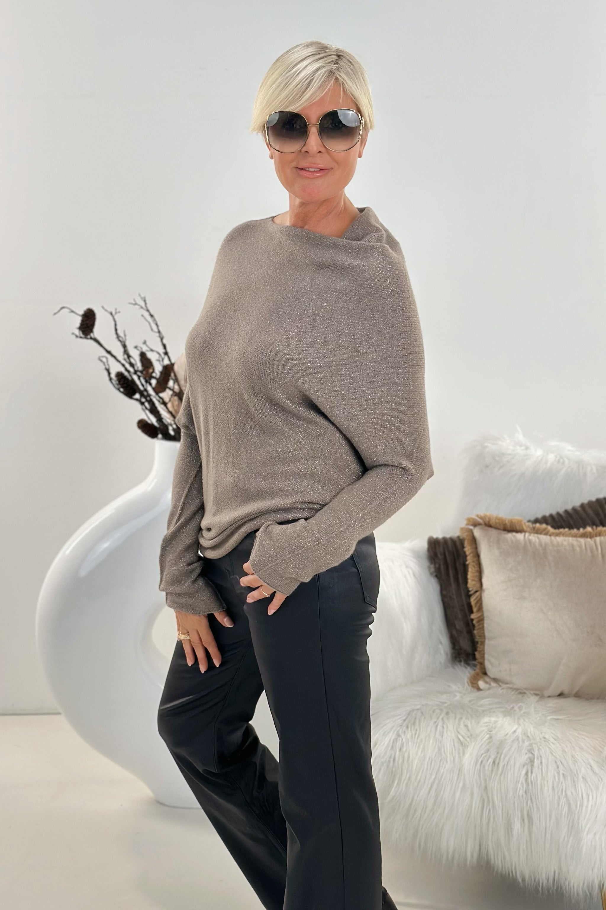 Asymmetrischer Strickpulli mit Glitzer, schlamm