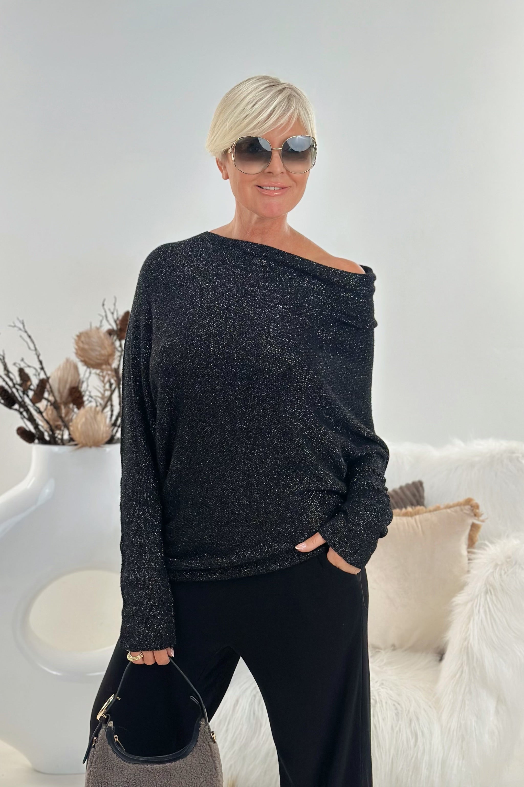 Asymmetrischer Strickpulli mit Glitzer, schwarz