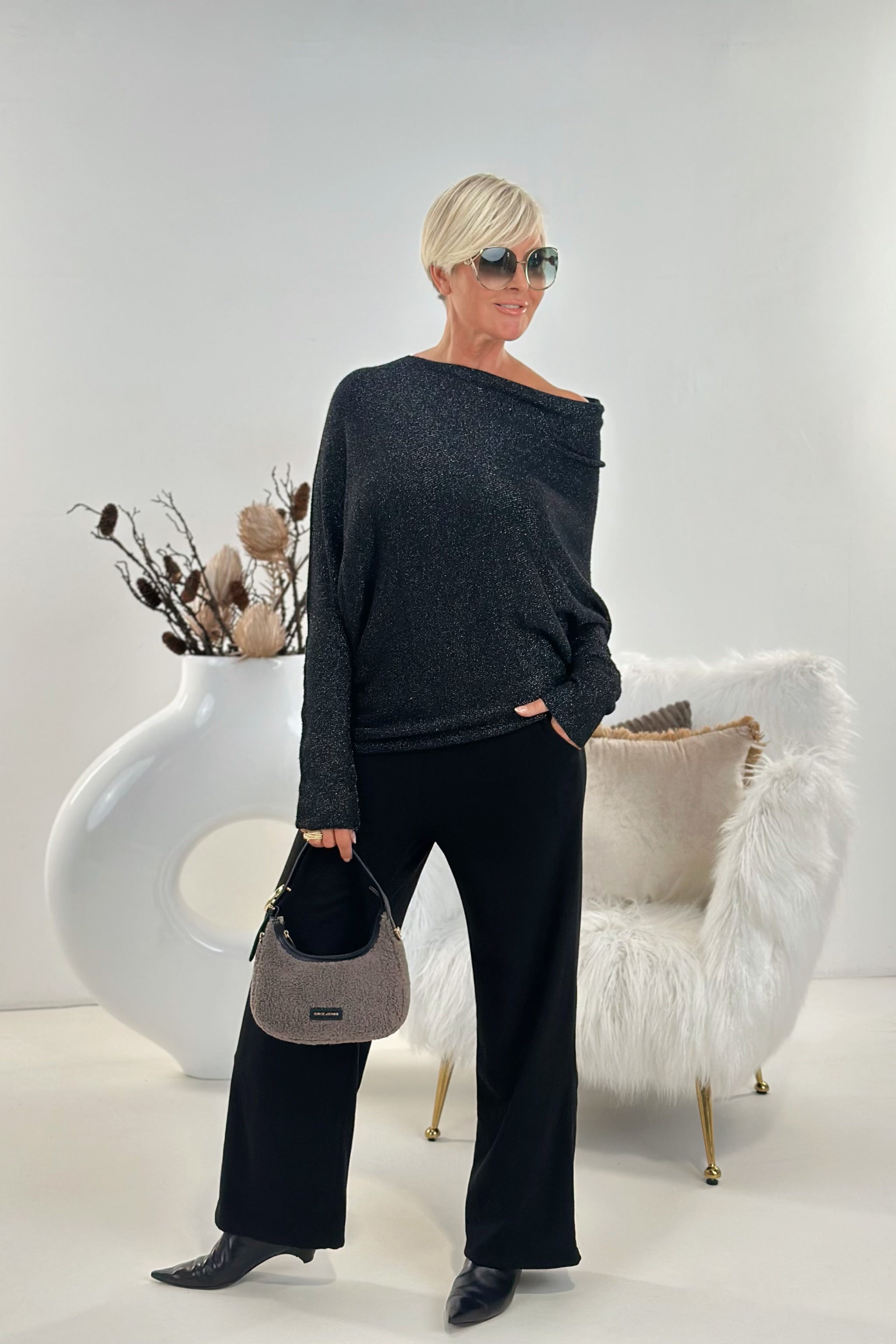 Asymmetrischer Strickpulli mit Glitzer, schwarz