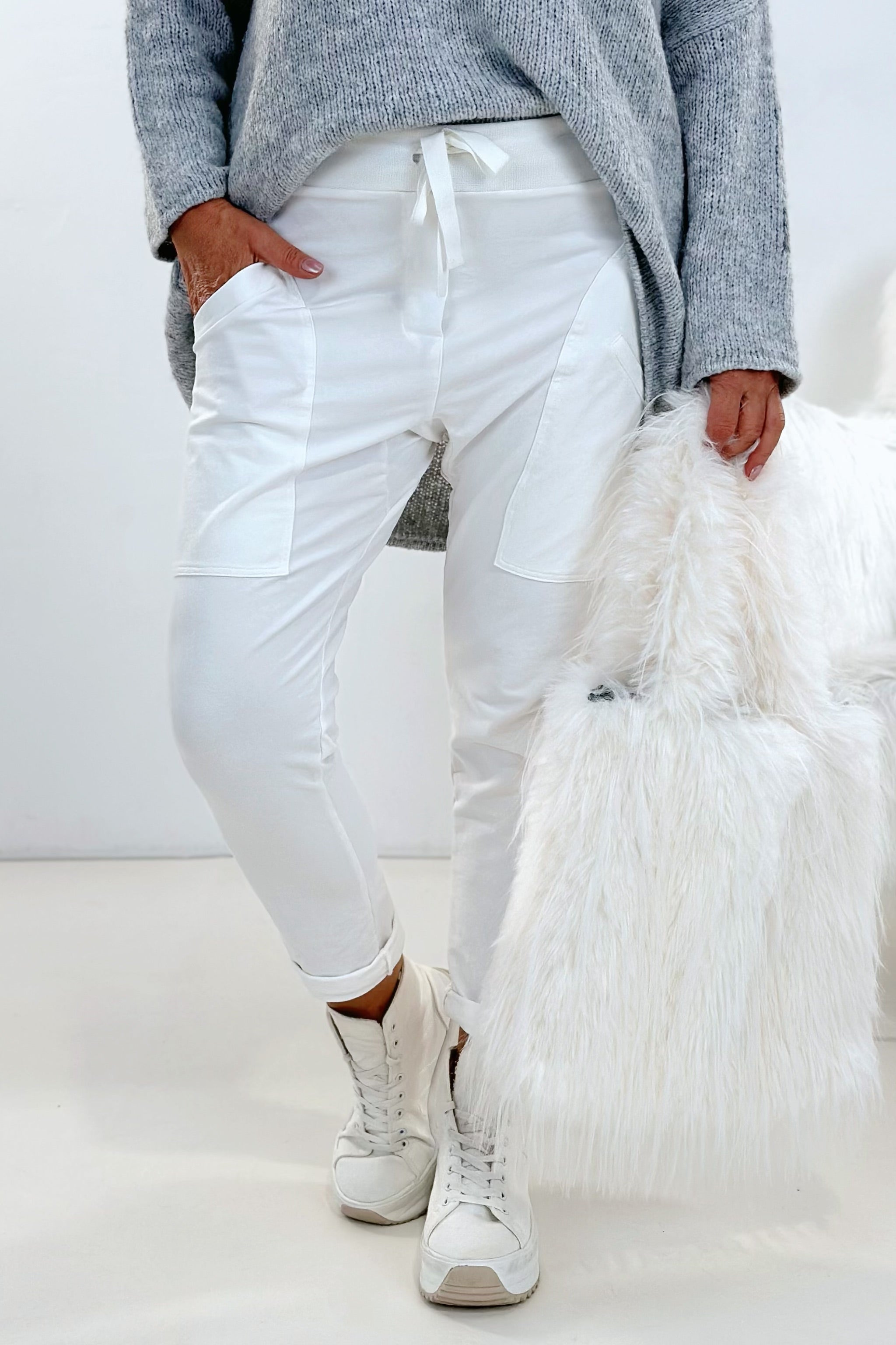 Joggpants mit großen Taschen, weiß