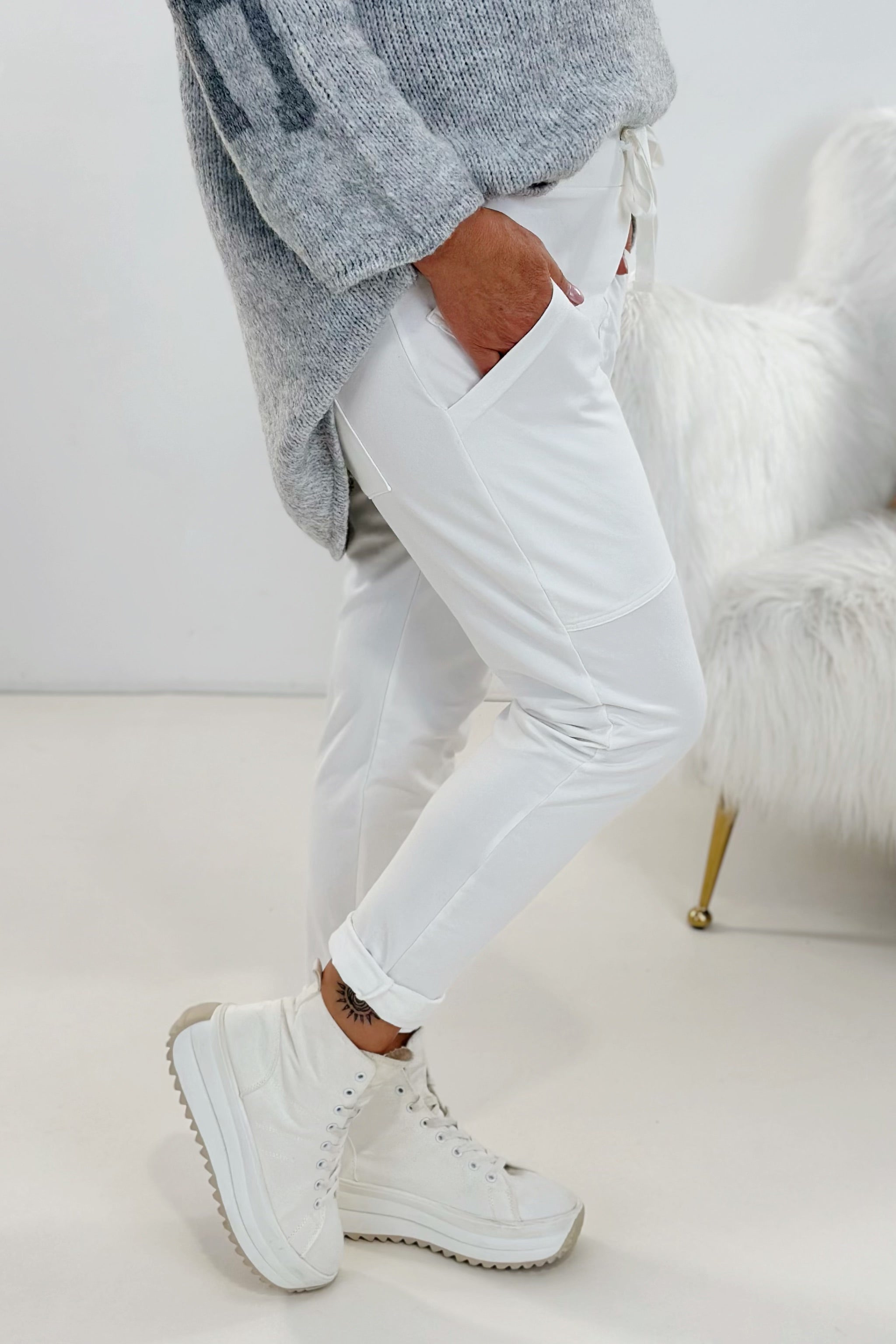 Joggpants mit großen Taschen, weiß