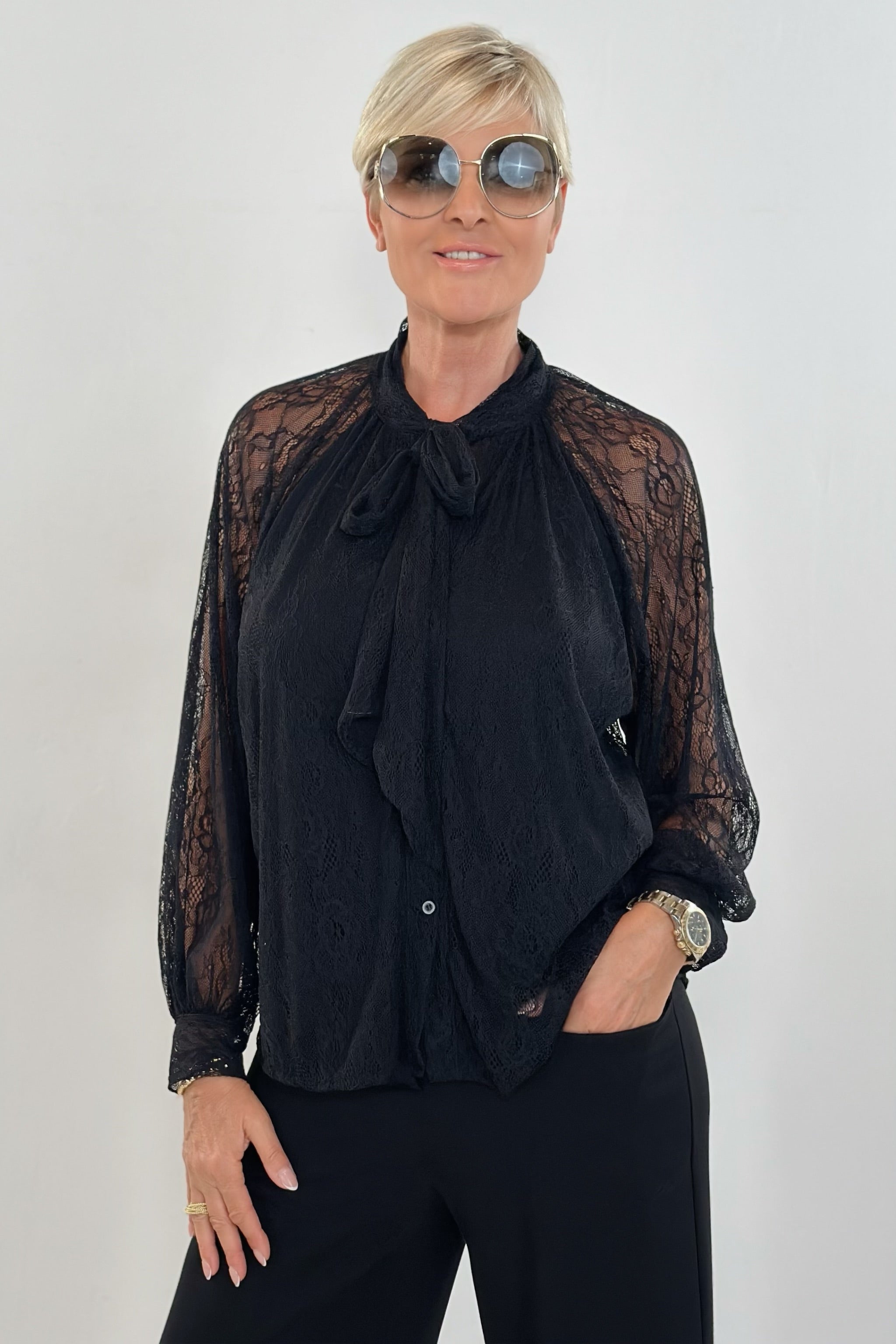 Spitzenbluse mit Schleife, schwarz