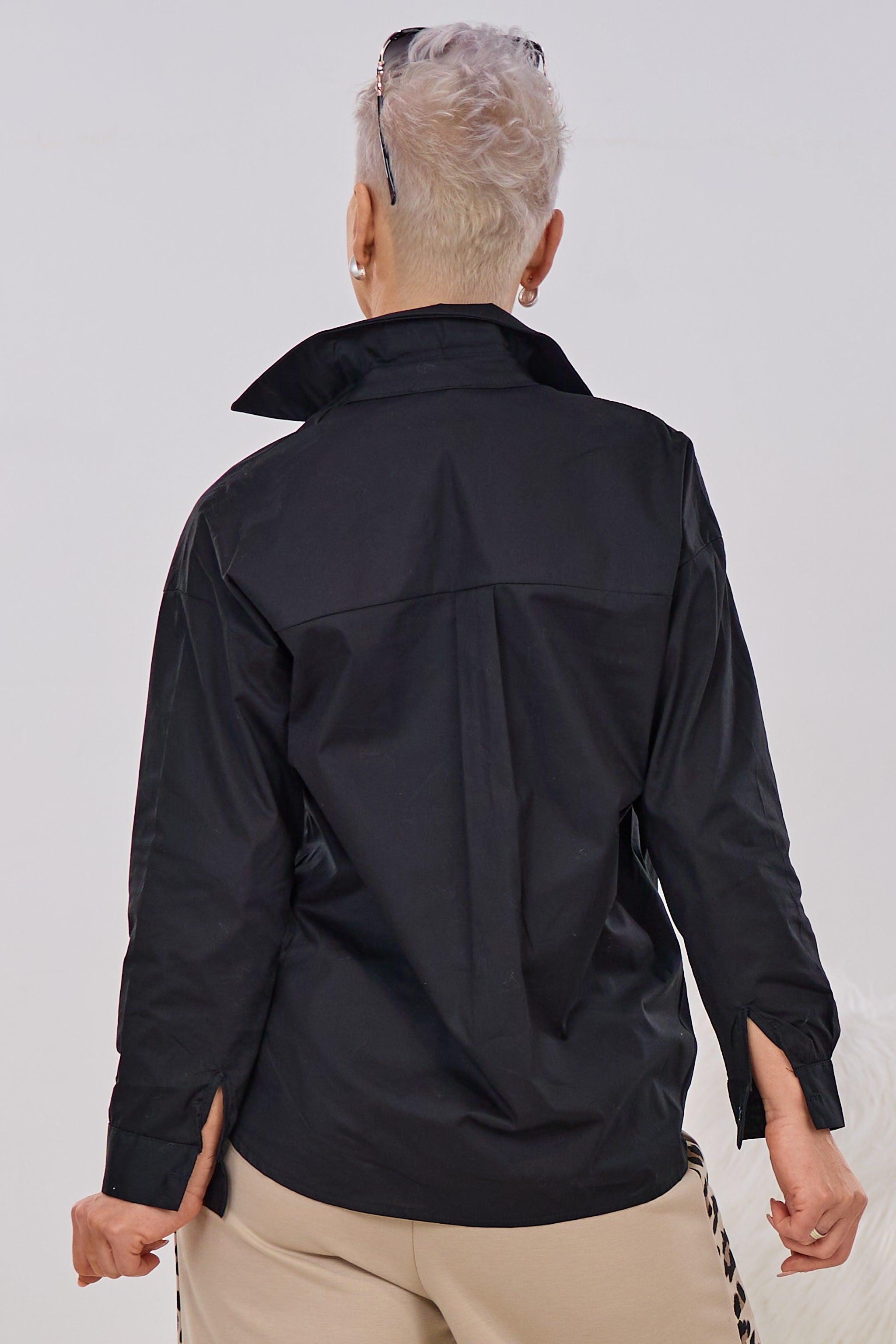 Bluse mit verdeckter Knopfleiste, schwarz