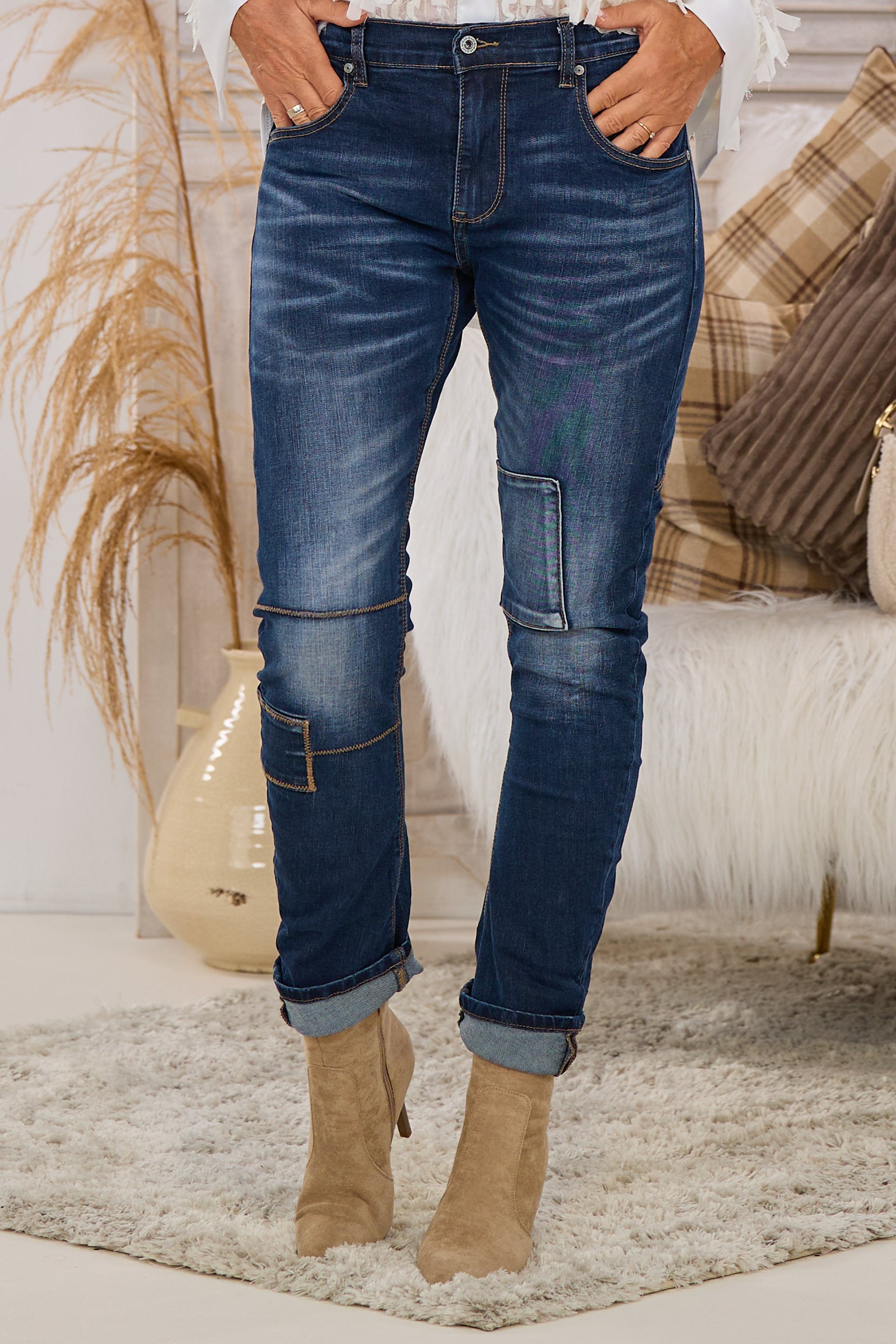 Jeans mit breitem Aufschlag und Patches, dark denim used