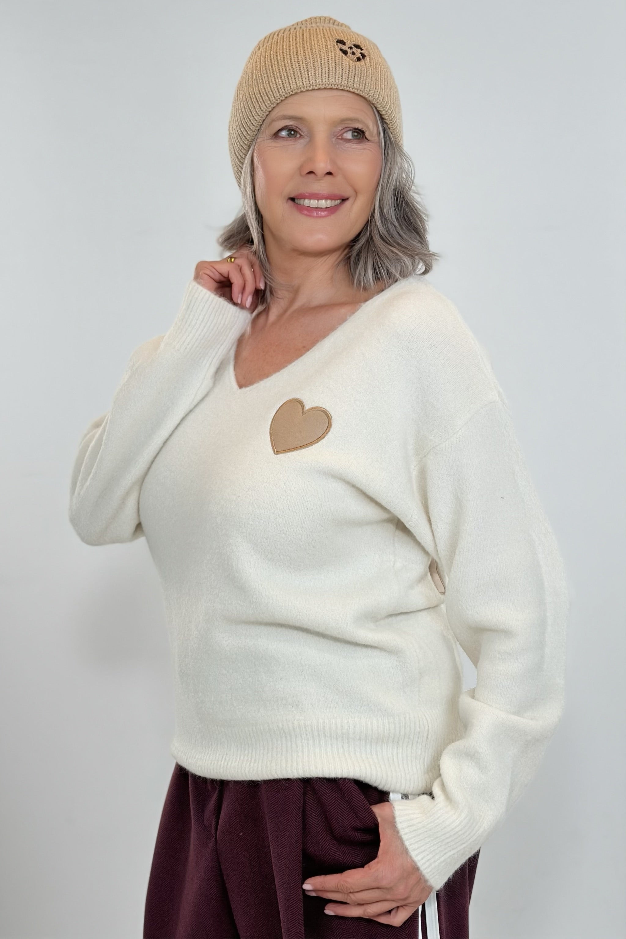 Strickpulli mit V-Ausschnitt und Herz, ecru