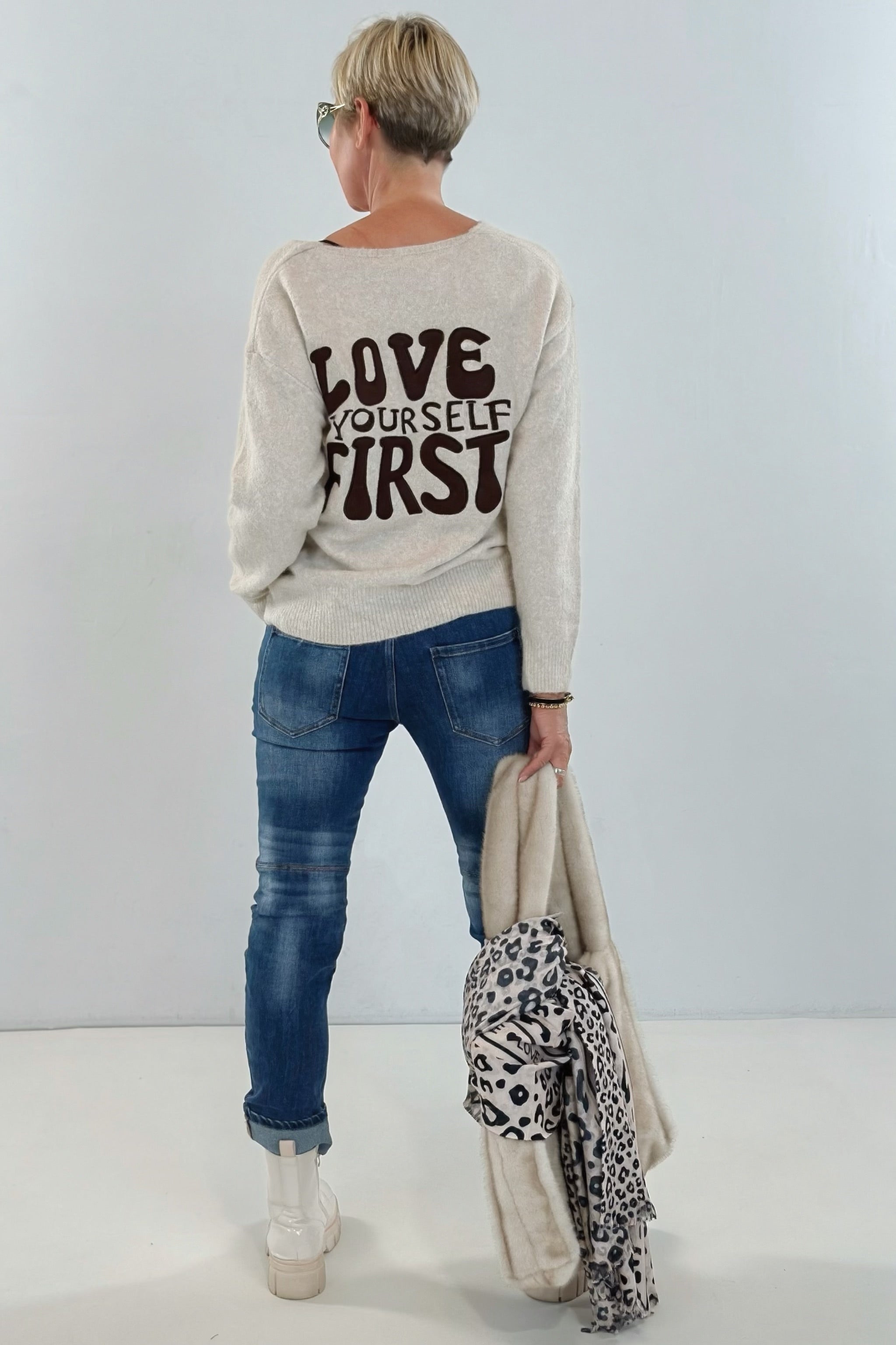 Strickpulli mit V-Ausschnitt und Herz, beige-meliert