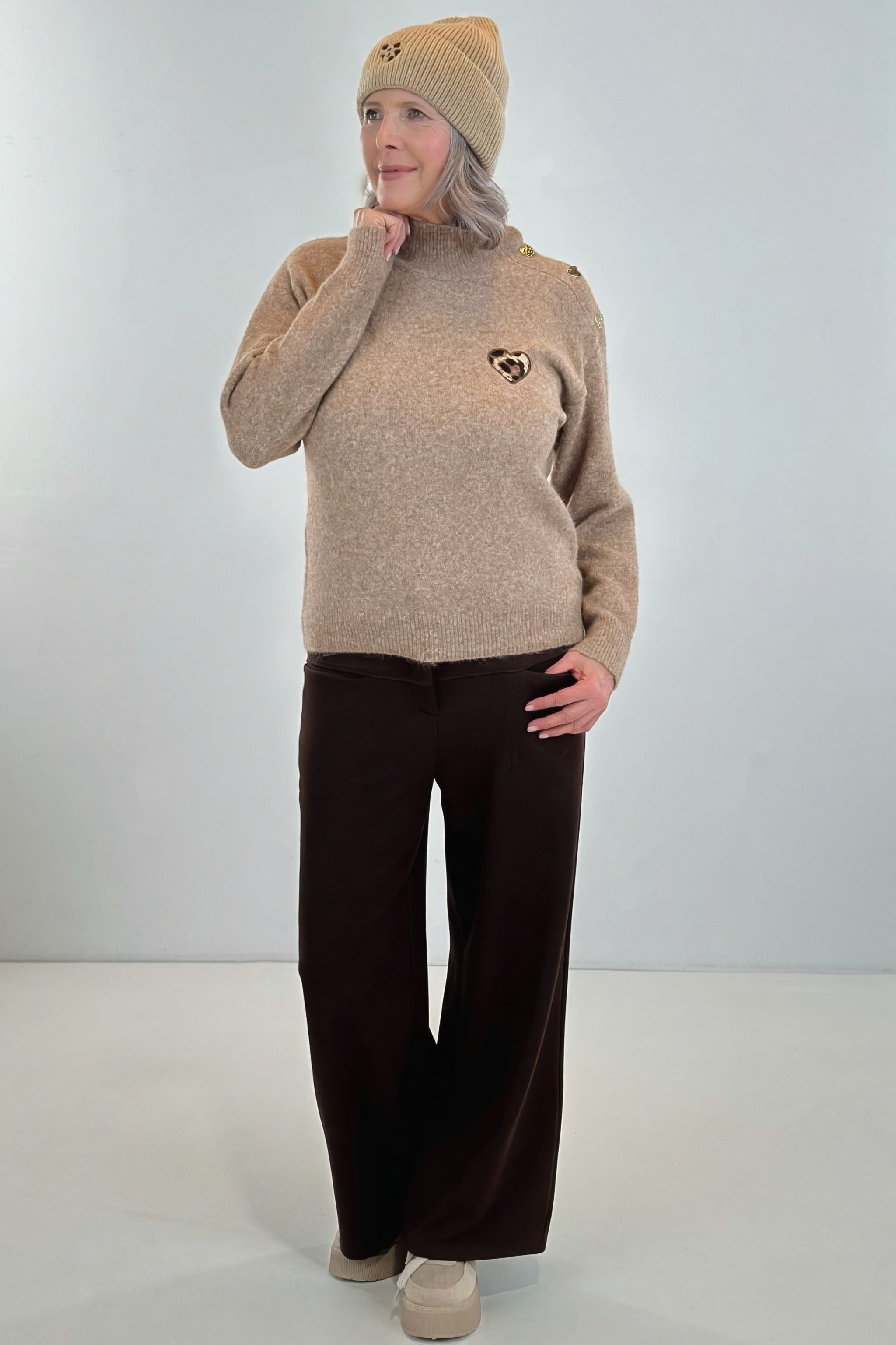 Strickpulli mit Turtleneck und Knöpfen, camel-meliert