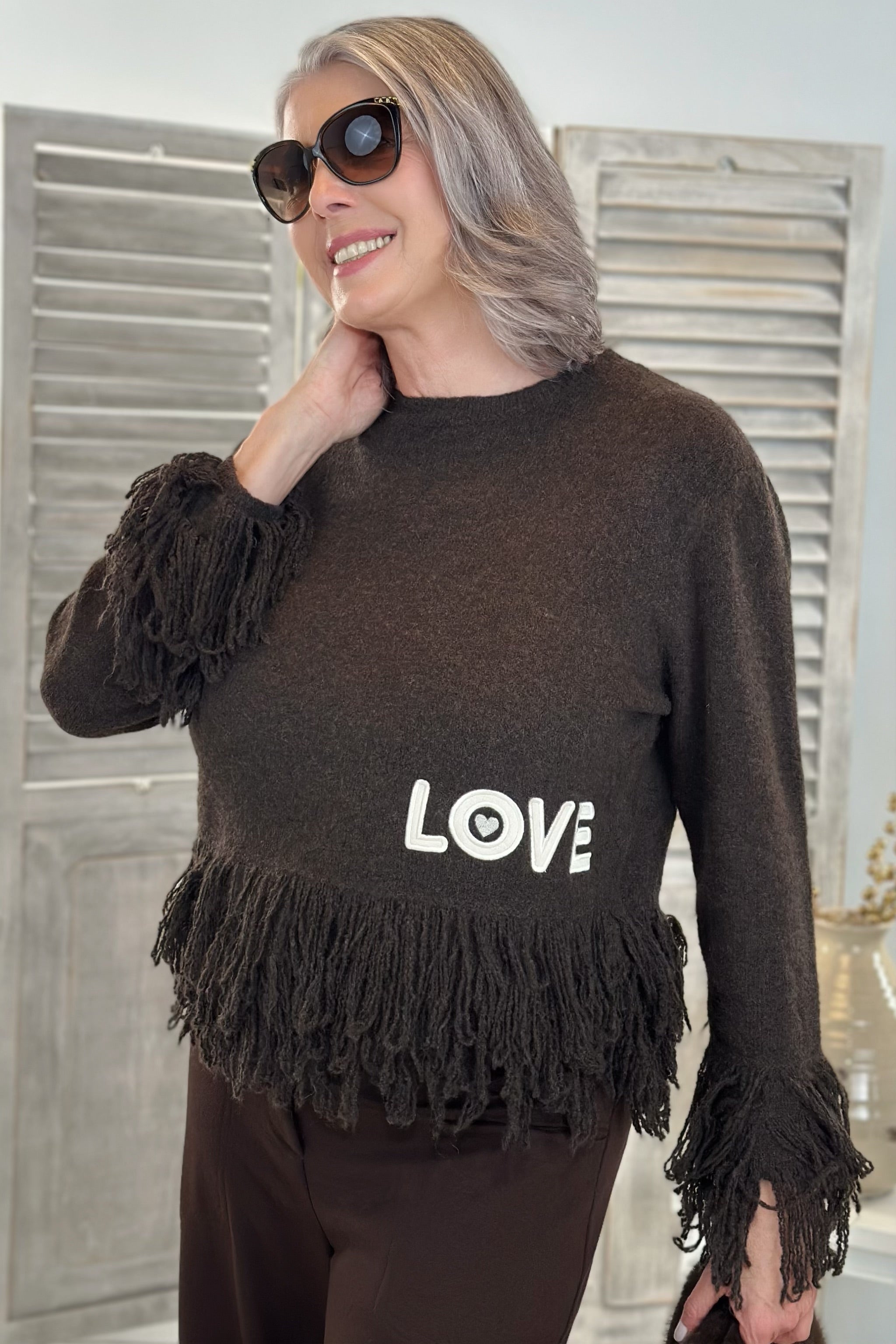 kurzer Strickpulli mit Fransen, braun-creme
