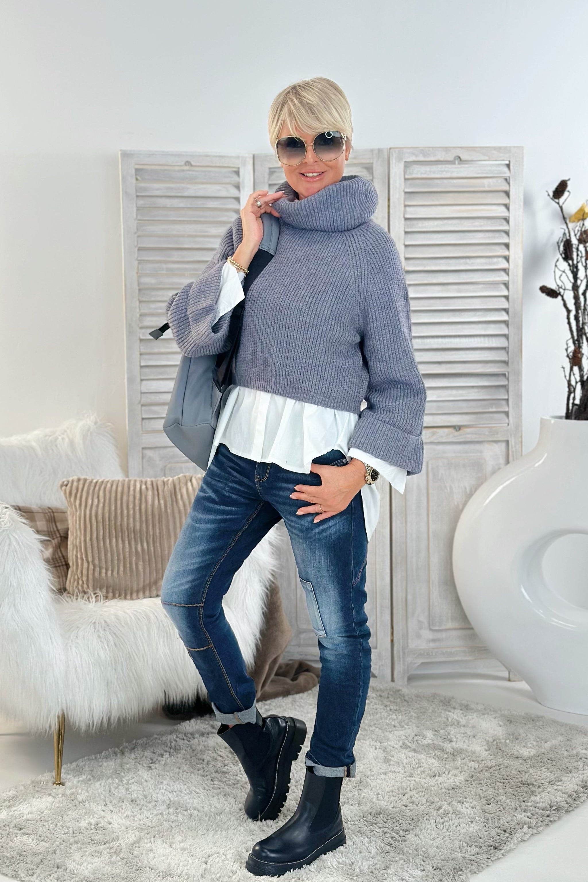 Kurzer Pulli mit weitem Rolli, grau