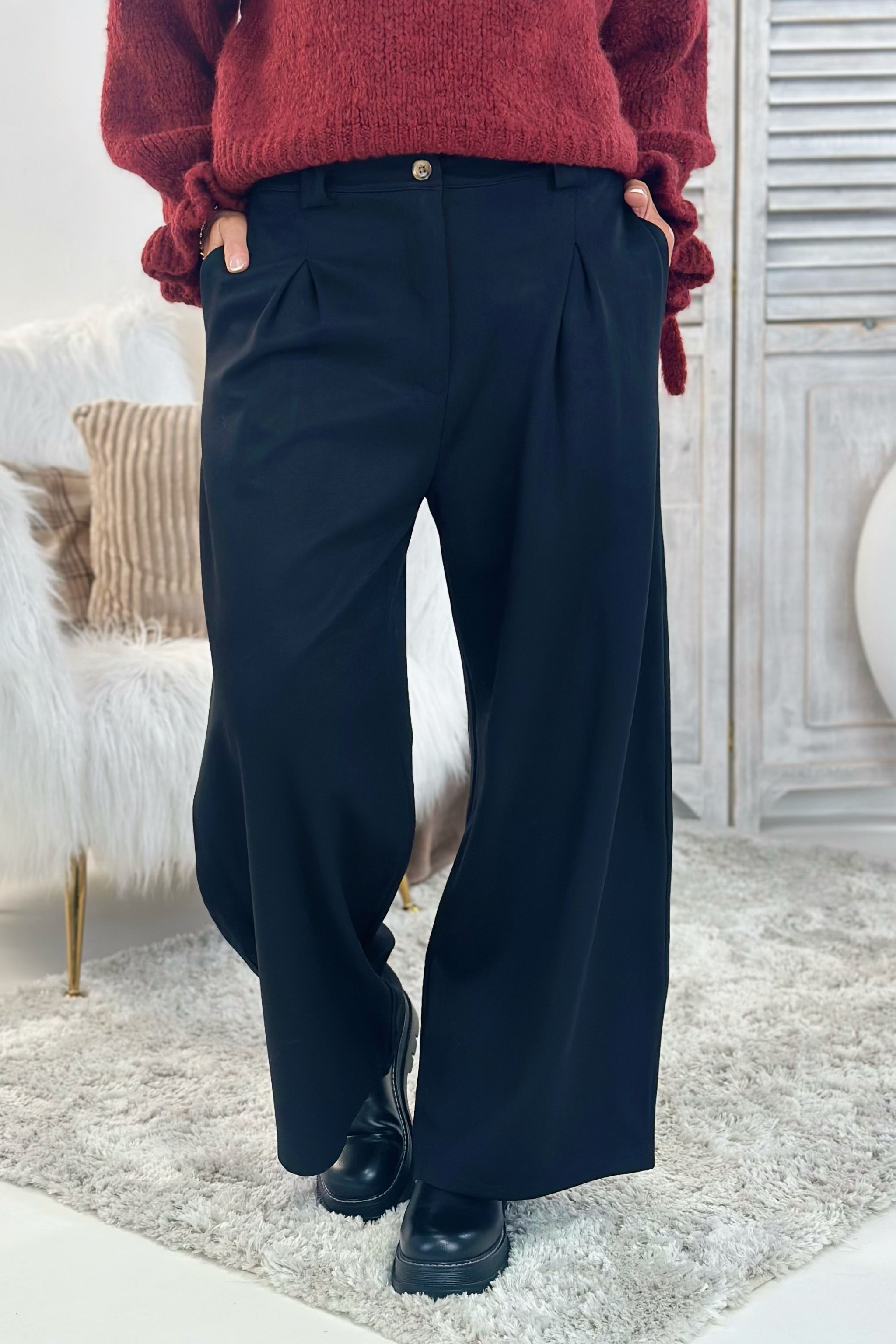 Herbstliche Hose mit Kellerfalten, schwarz