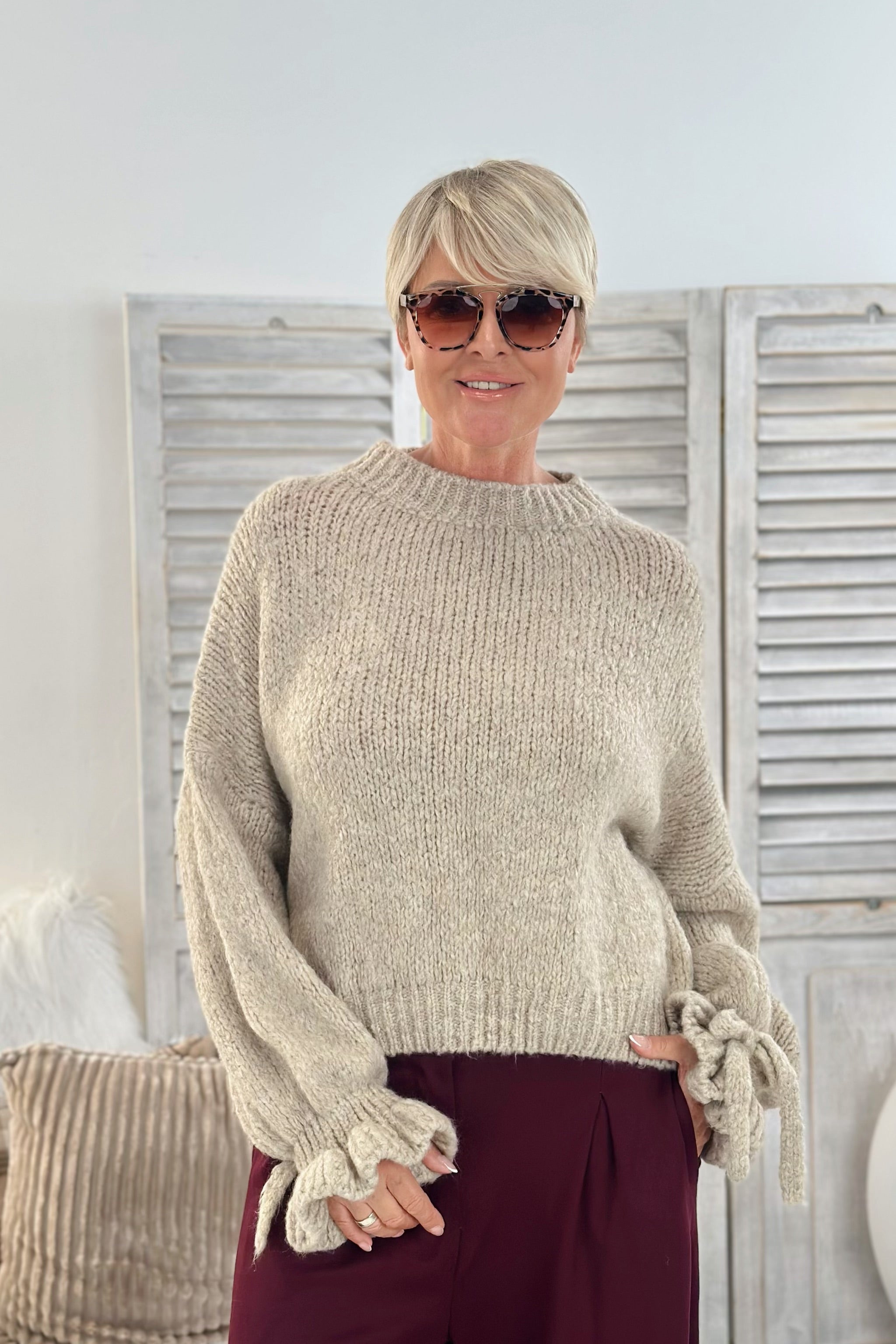 Strickpulli mit langen Rüschenärmeln, beige