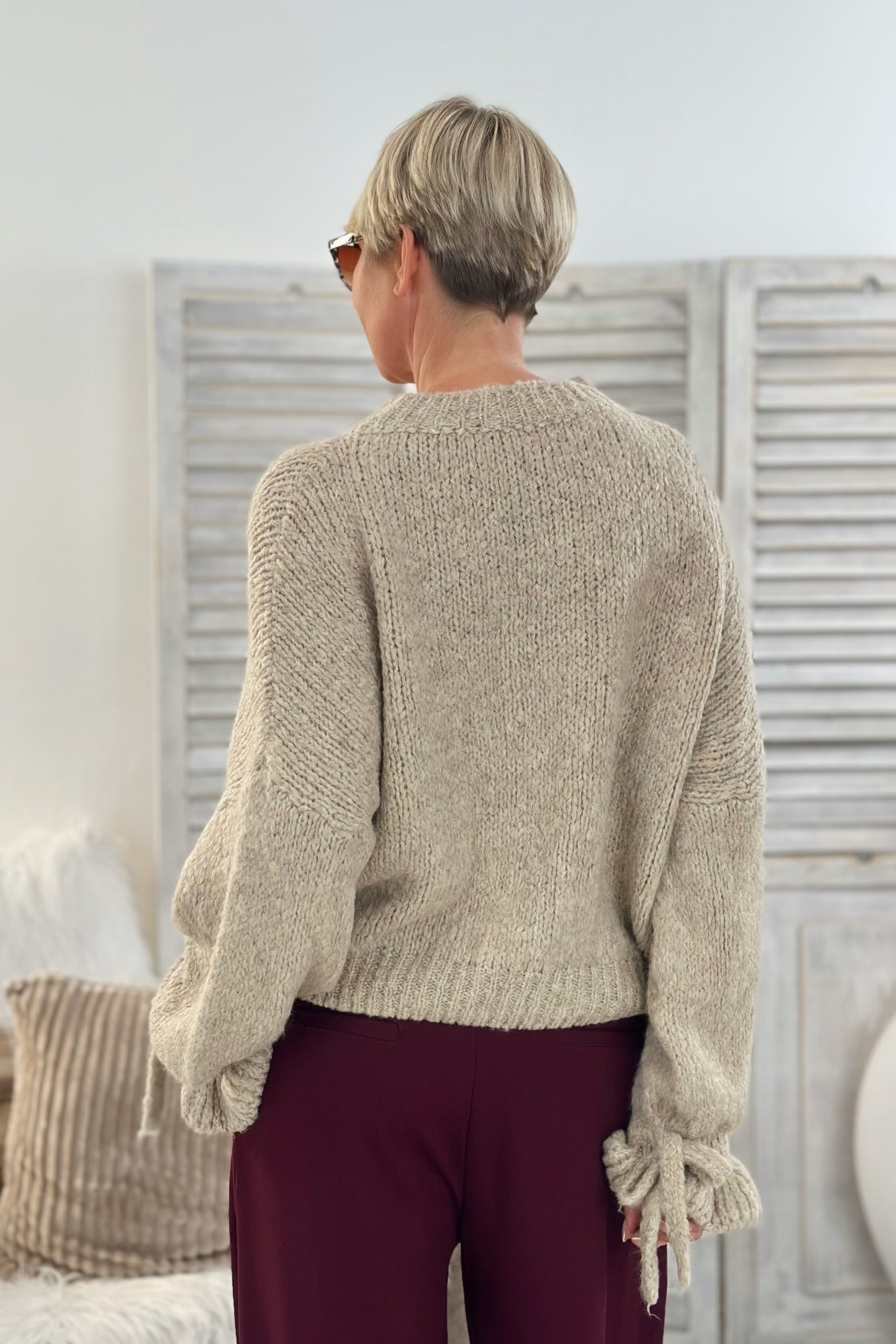 Strickpulli mit langen Rüschenärmeln, beige