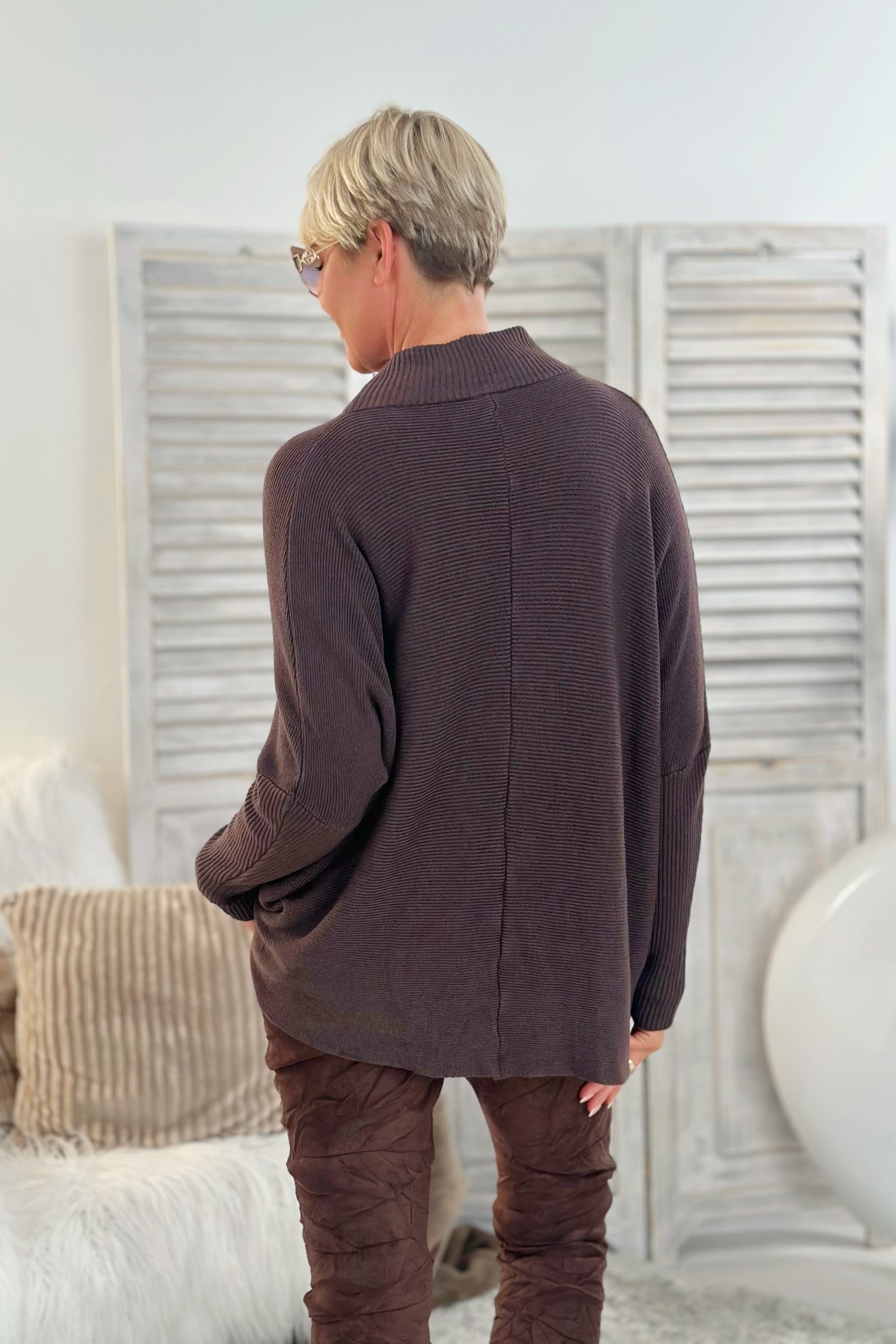 Weiter Pulli mit schmalen Ärmeln, braun