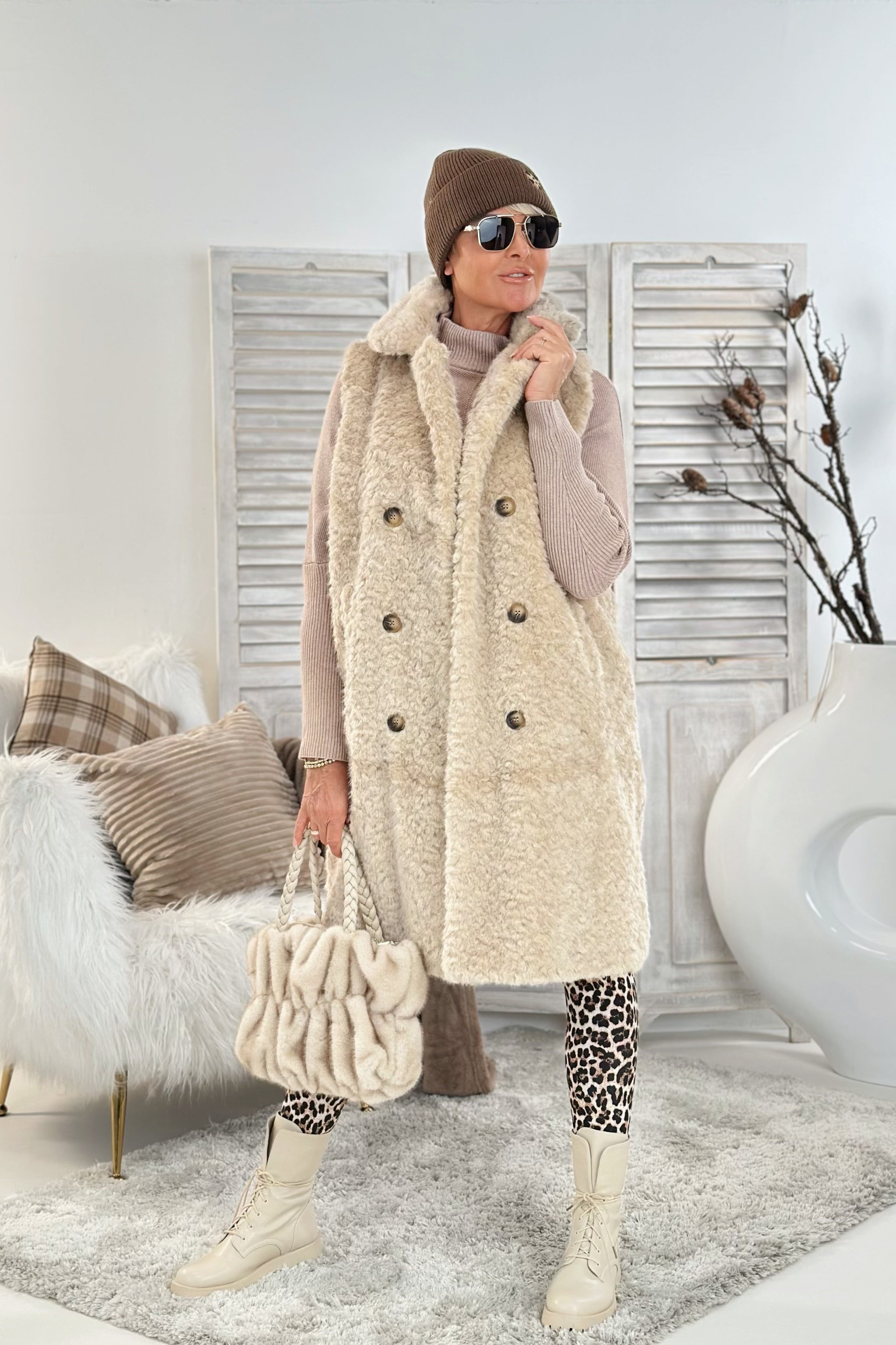 lange flauschige Weste, beige
