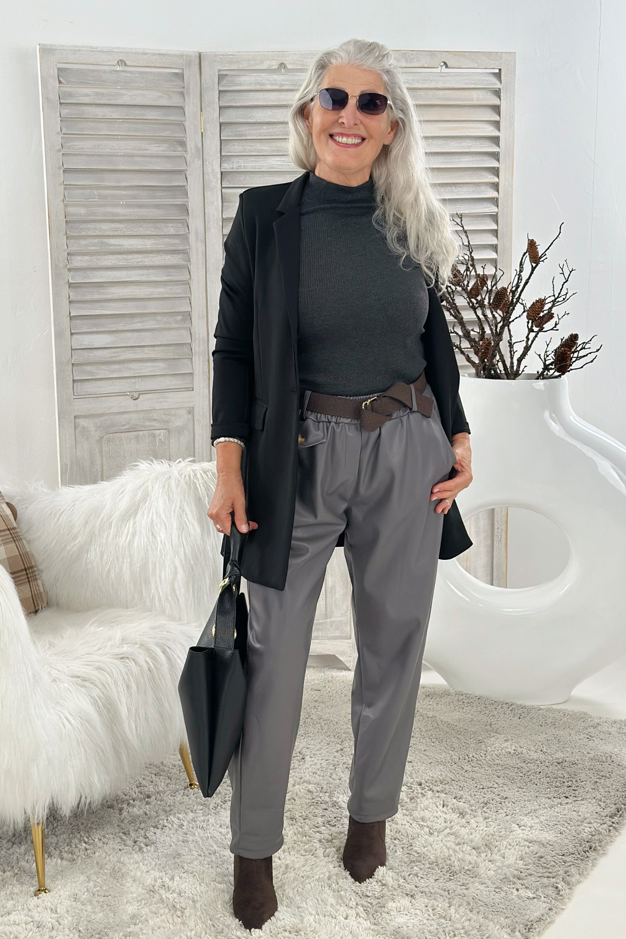 Kunstleder Hose mit elastischem Bund, grau