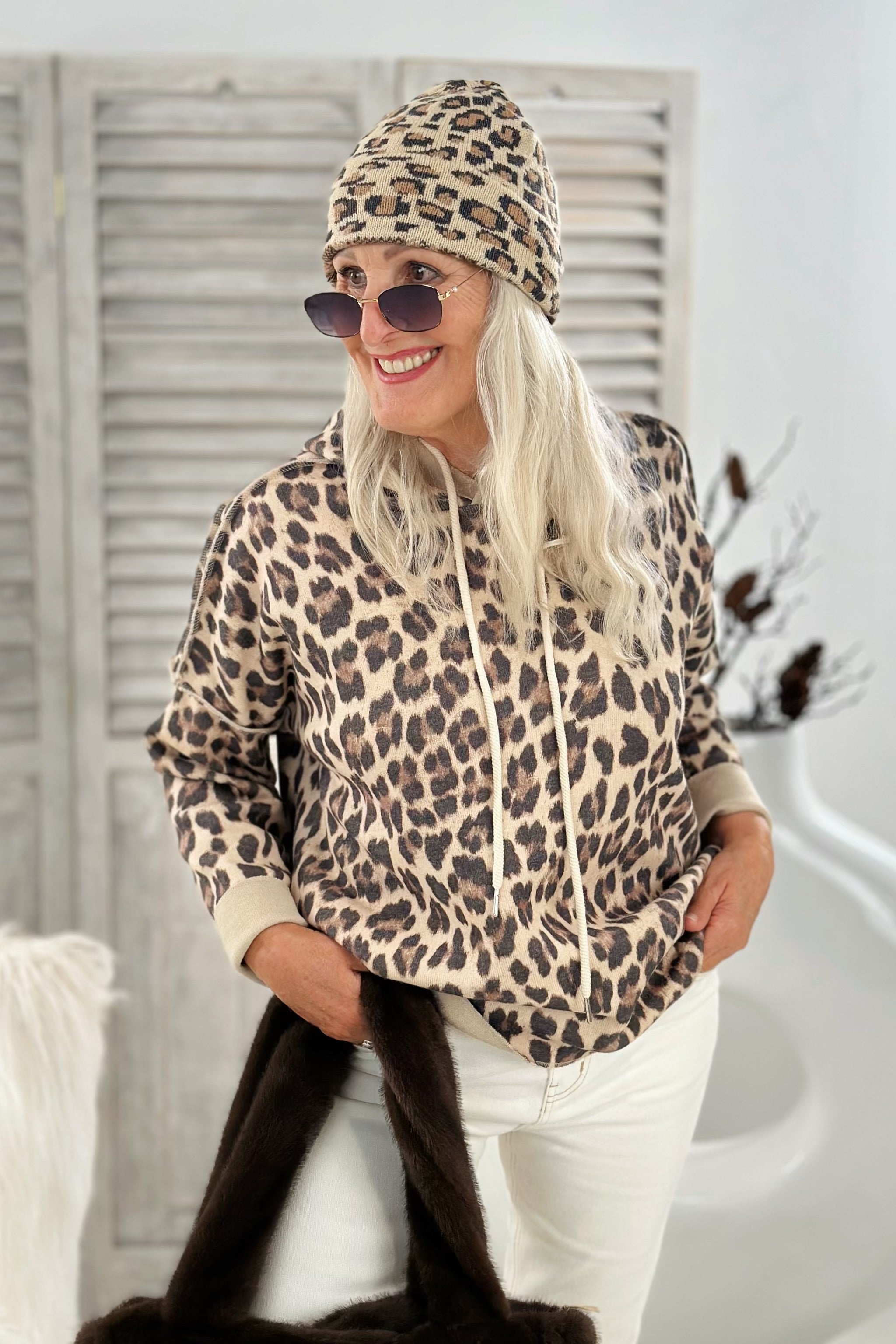 Hoodie mit außenliegenden Nähten, beige-leo