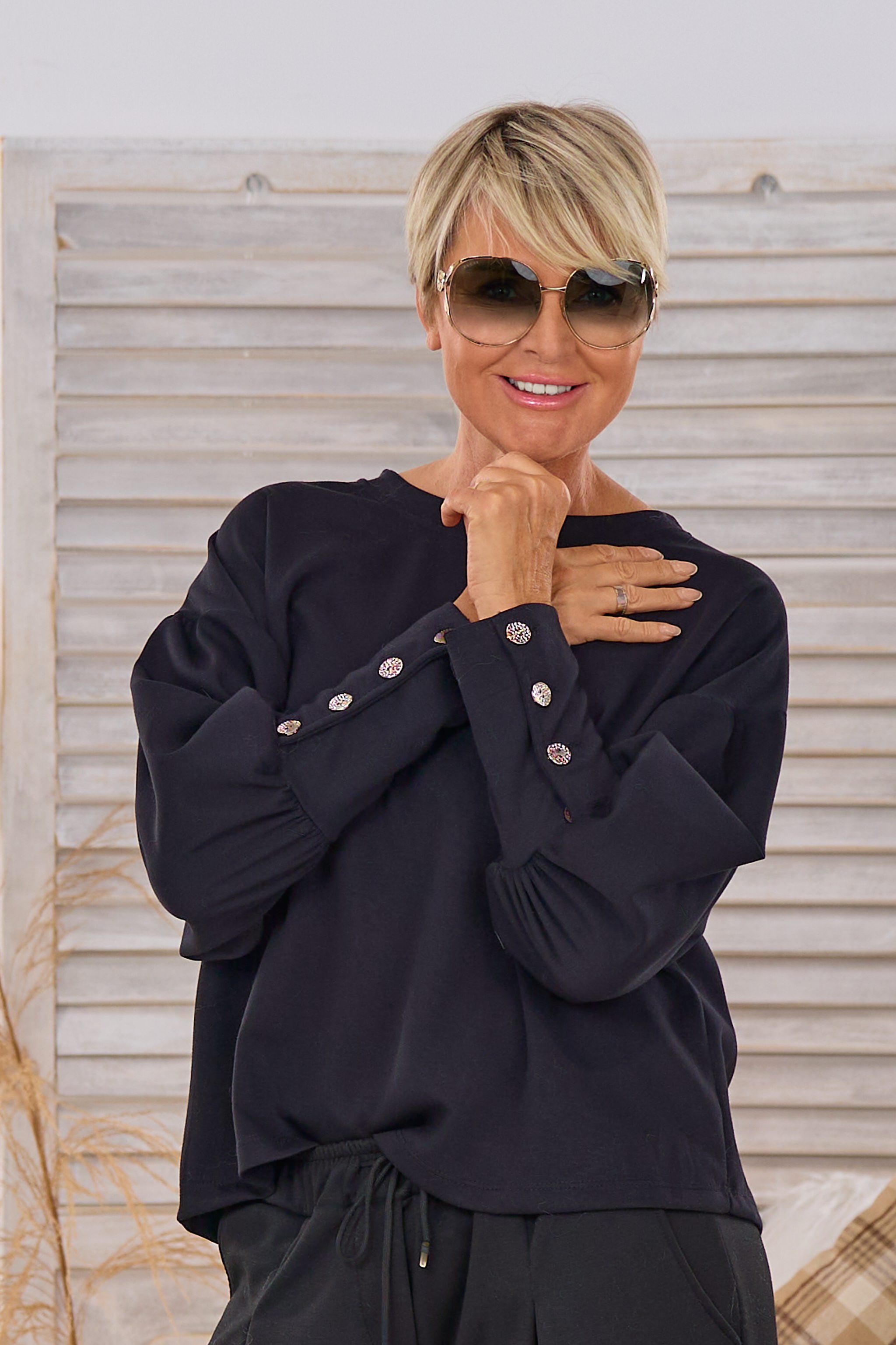 Cozy Shirt mit weiten Ärmeln, schwarz